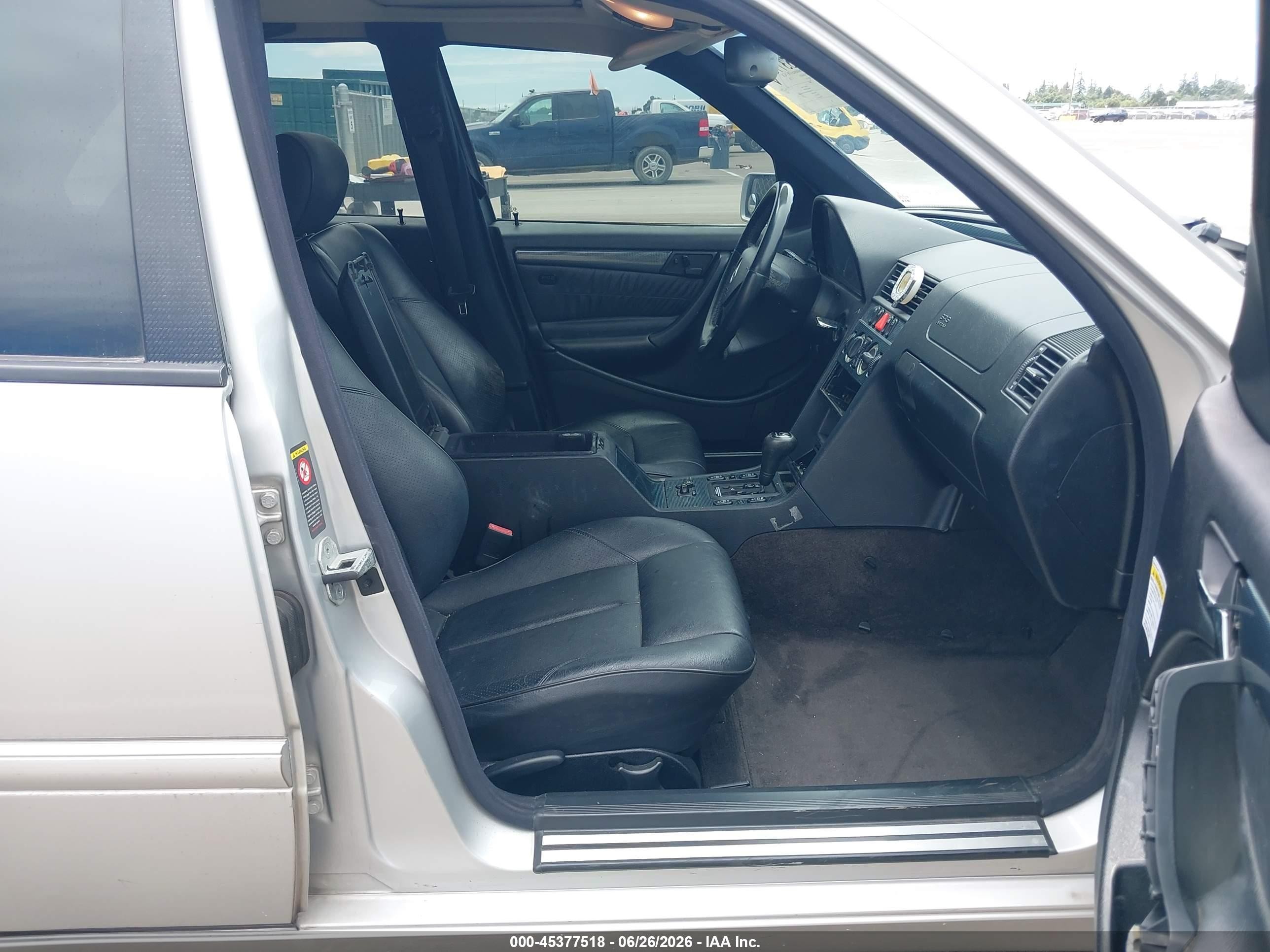 2000 Mercedes-benz C 230 Kompressor Silver vin: WDBHA24G4YA836742