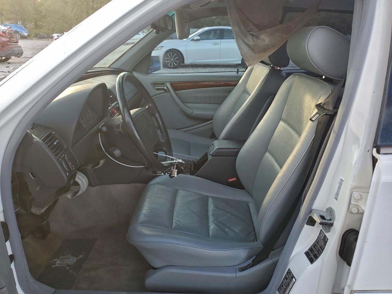 1999 Mercedes-benz C 230 Белый vin: WDBHA24G7XA680016