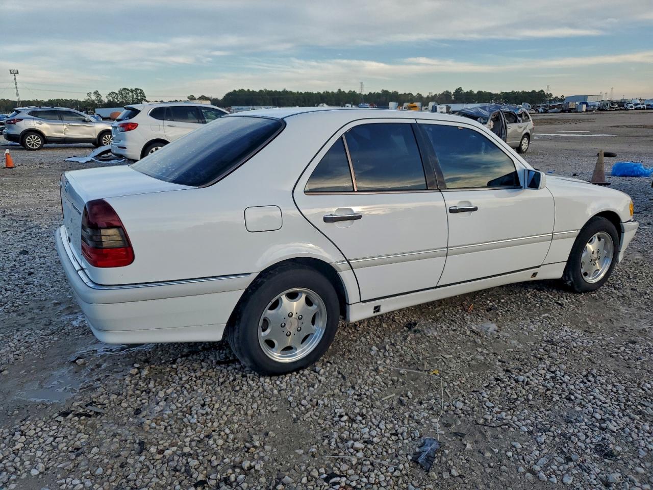 1999 Mercedes-benz C 230 Белый vin: WDBHA24G7XA680016