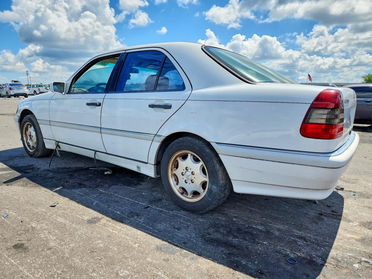 1999 Mercedes-benz C 230 White vin: WDBHA24G7XA801482