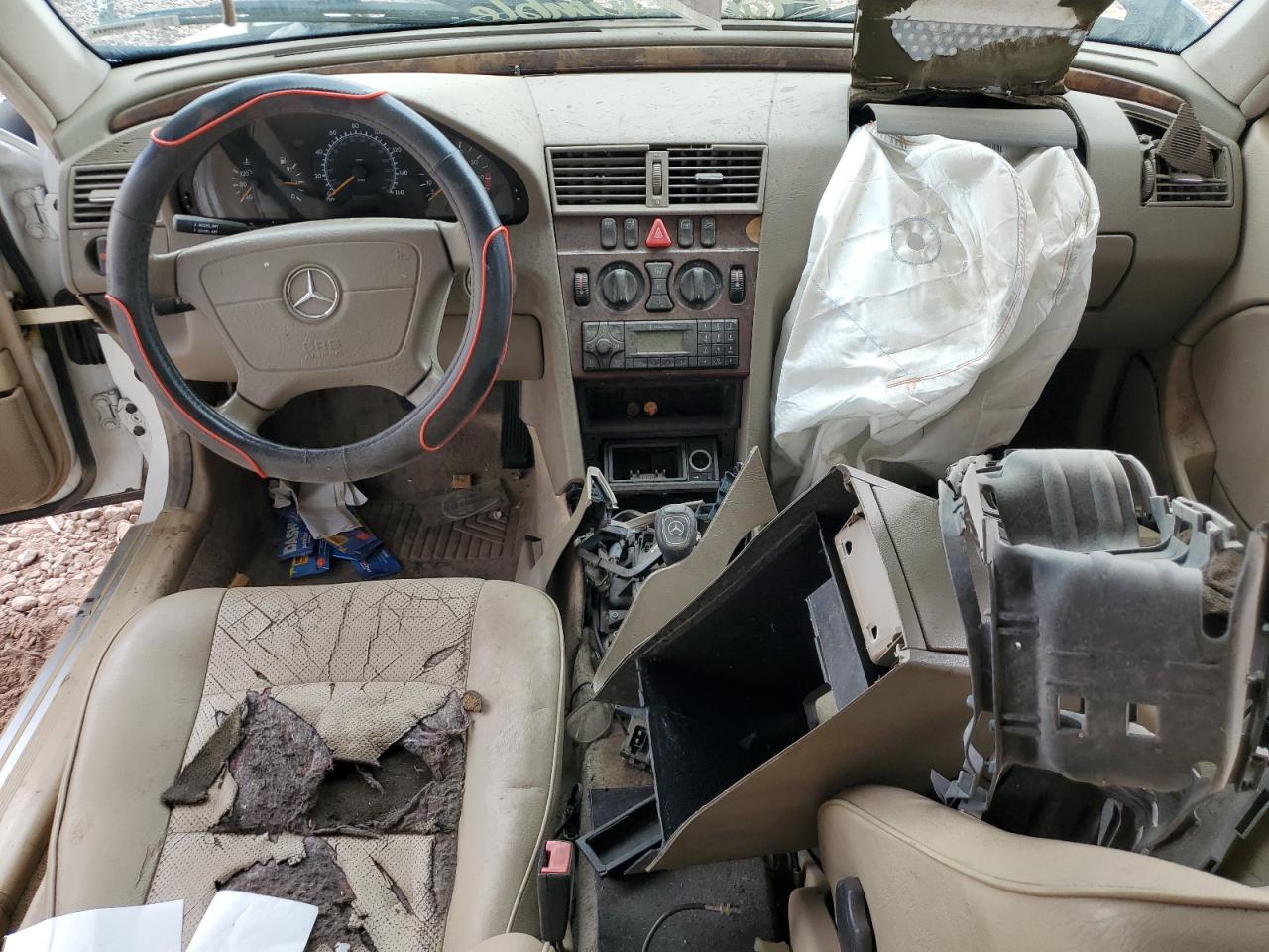 2000 Mercedes-benz C 230 White vin: WDBHA24G7YA847217
