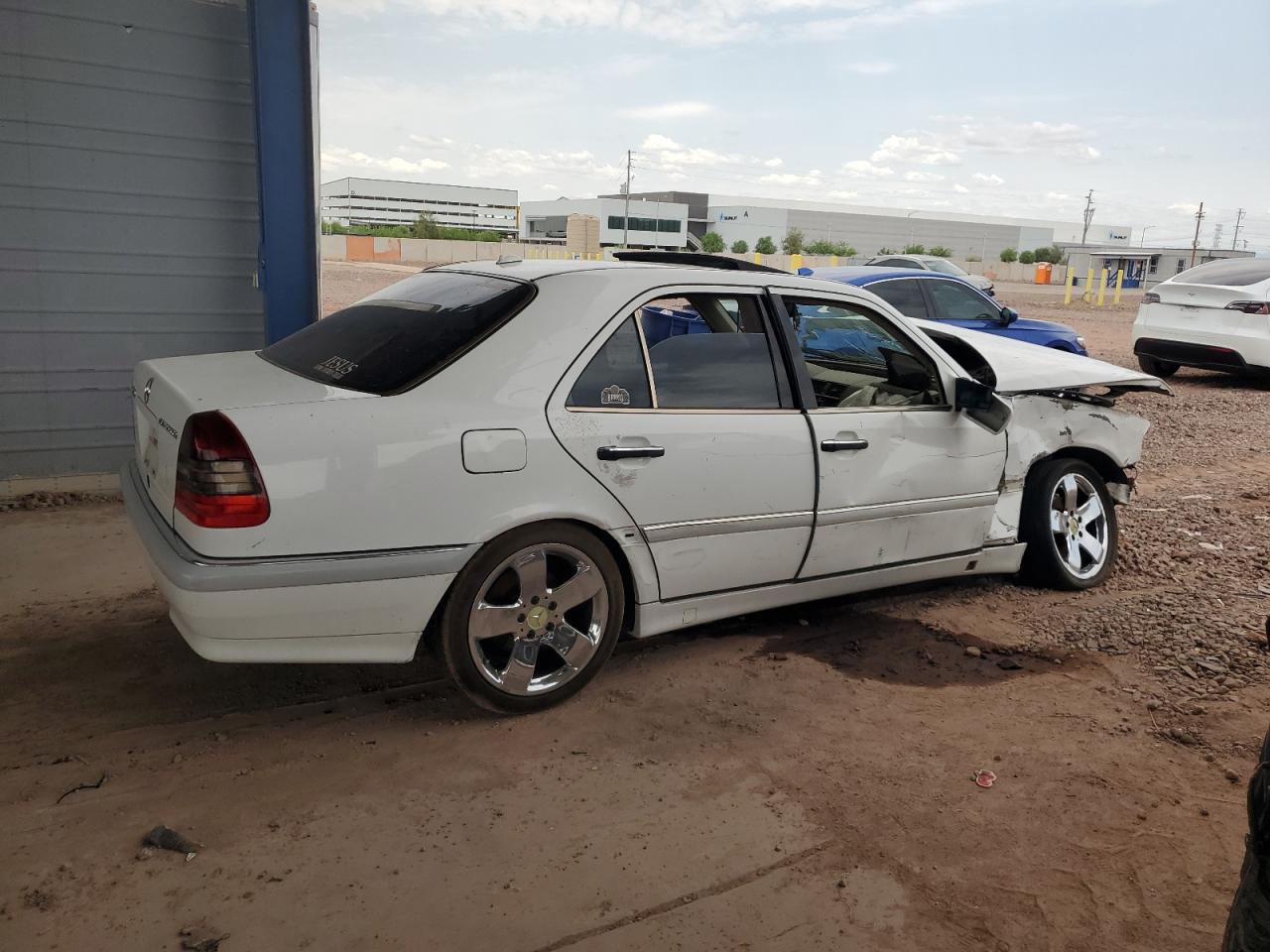 2000 Mercedes-benz C 230 White vin: WDBHA24G7YA847217