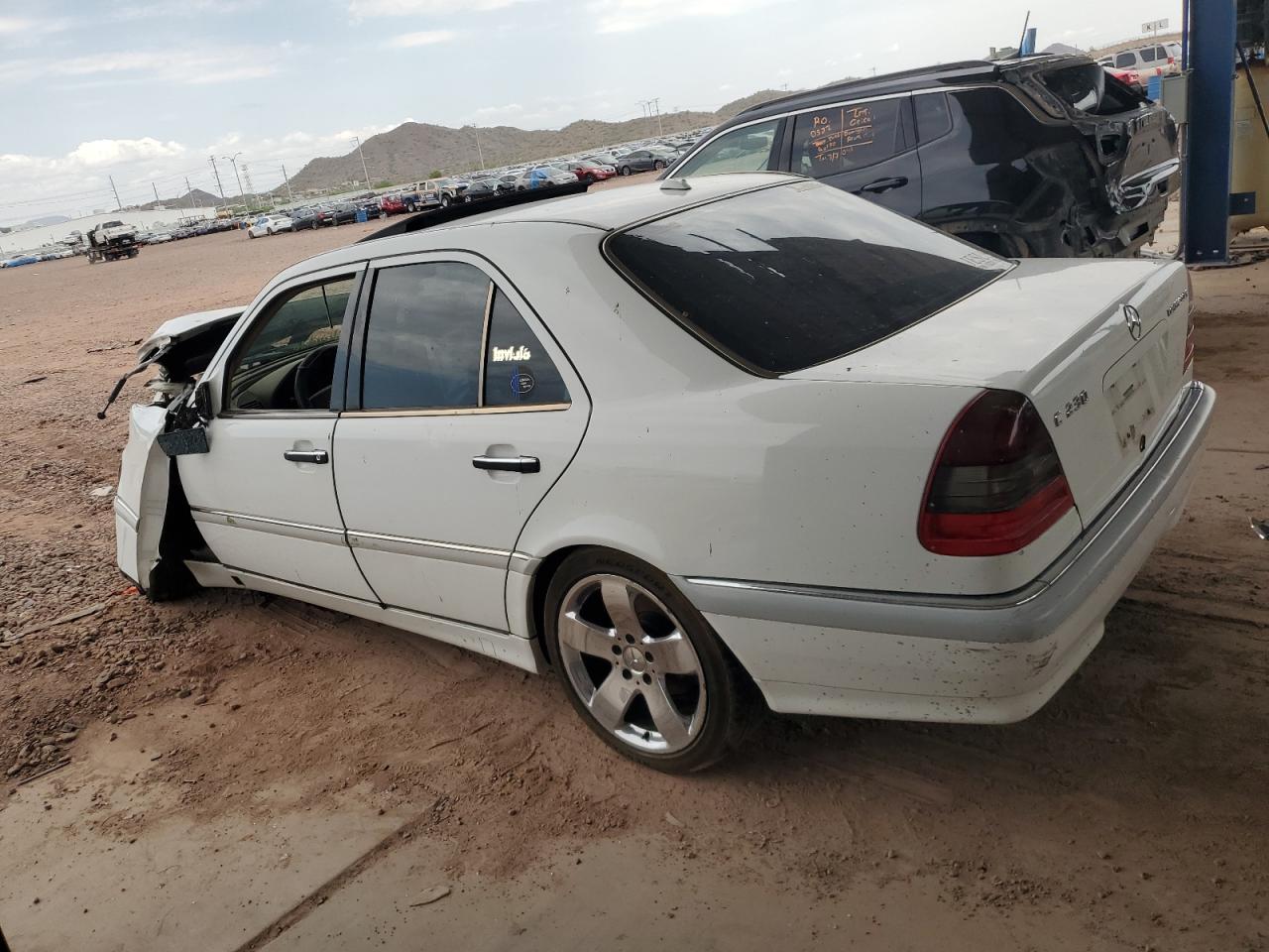 2000 Mercedes-benz C 230 White vin: WDBHA24G7YA847217