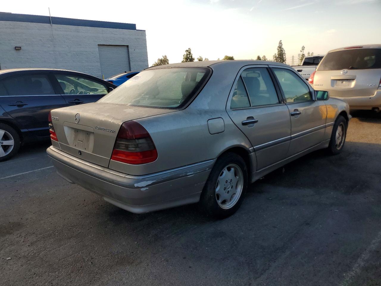 1999 Mercedes-benz C 230 Beige vin: WDBHA24G8XA758951