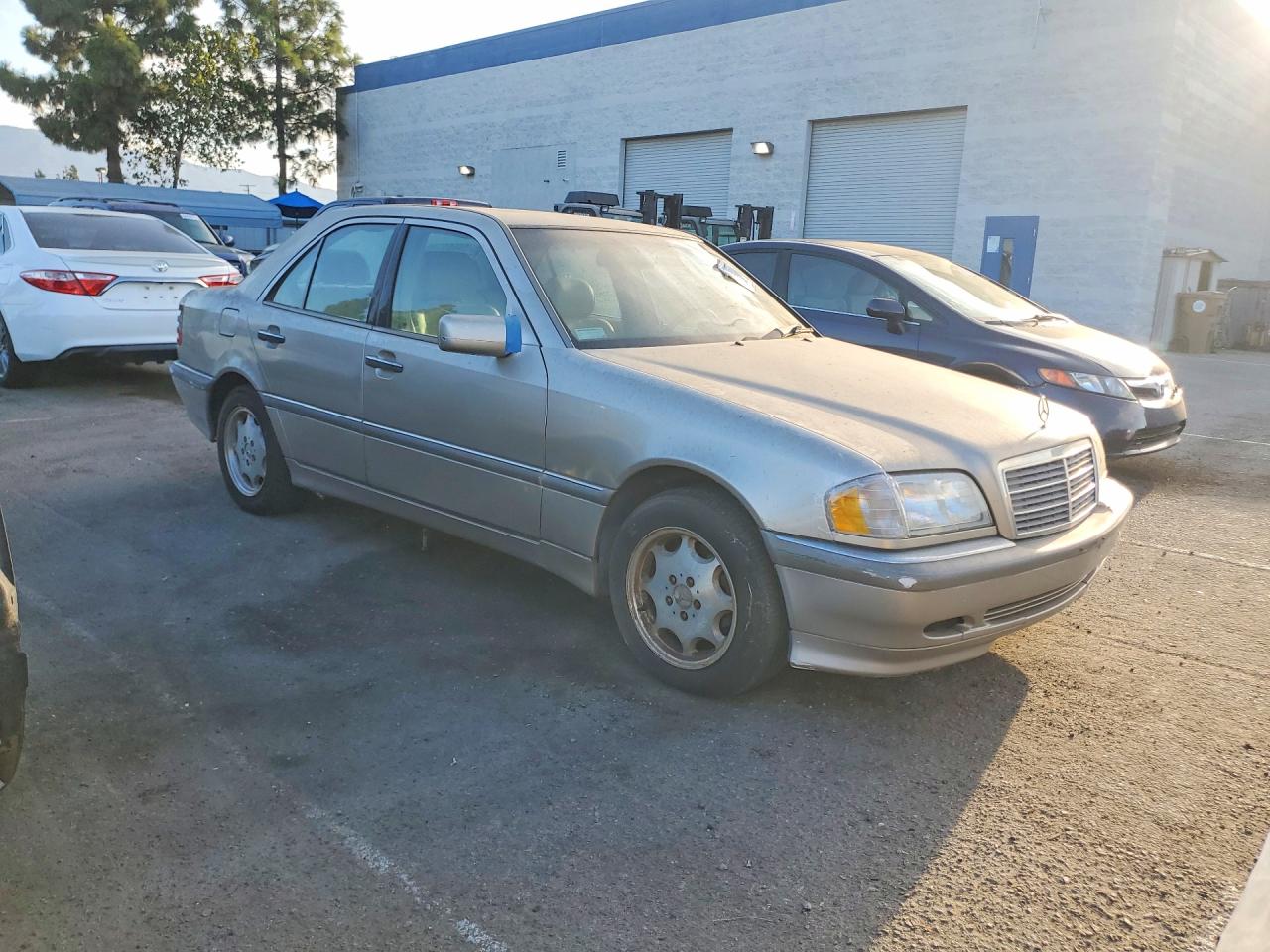 1999 Mercedes-benz C 230 Beige vin: WDBHA24G8XA758951