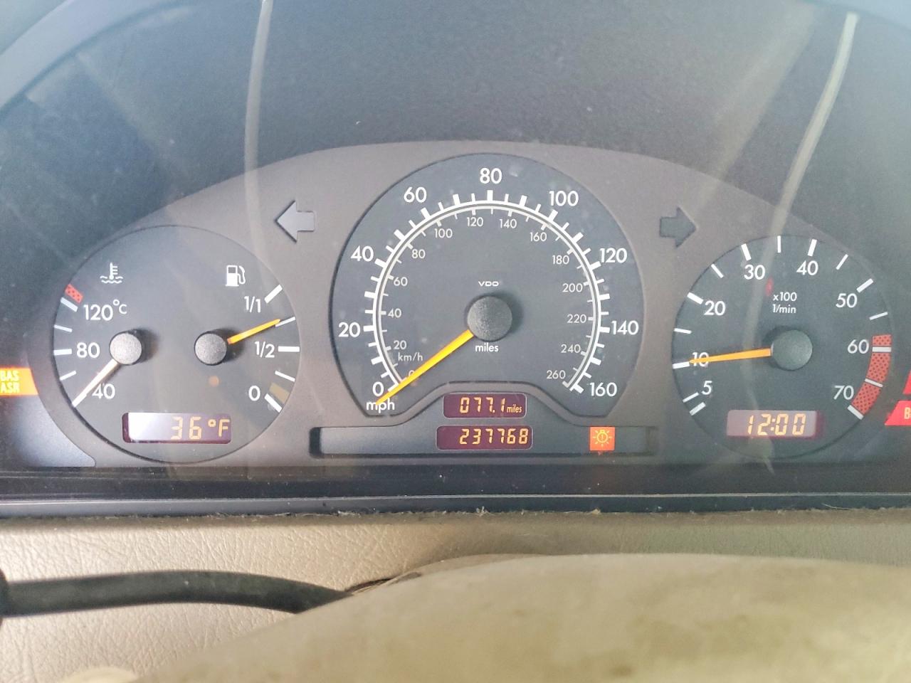 1999 Mercedes-benz C 230 Красный vin: WDBHA24G8XA768377