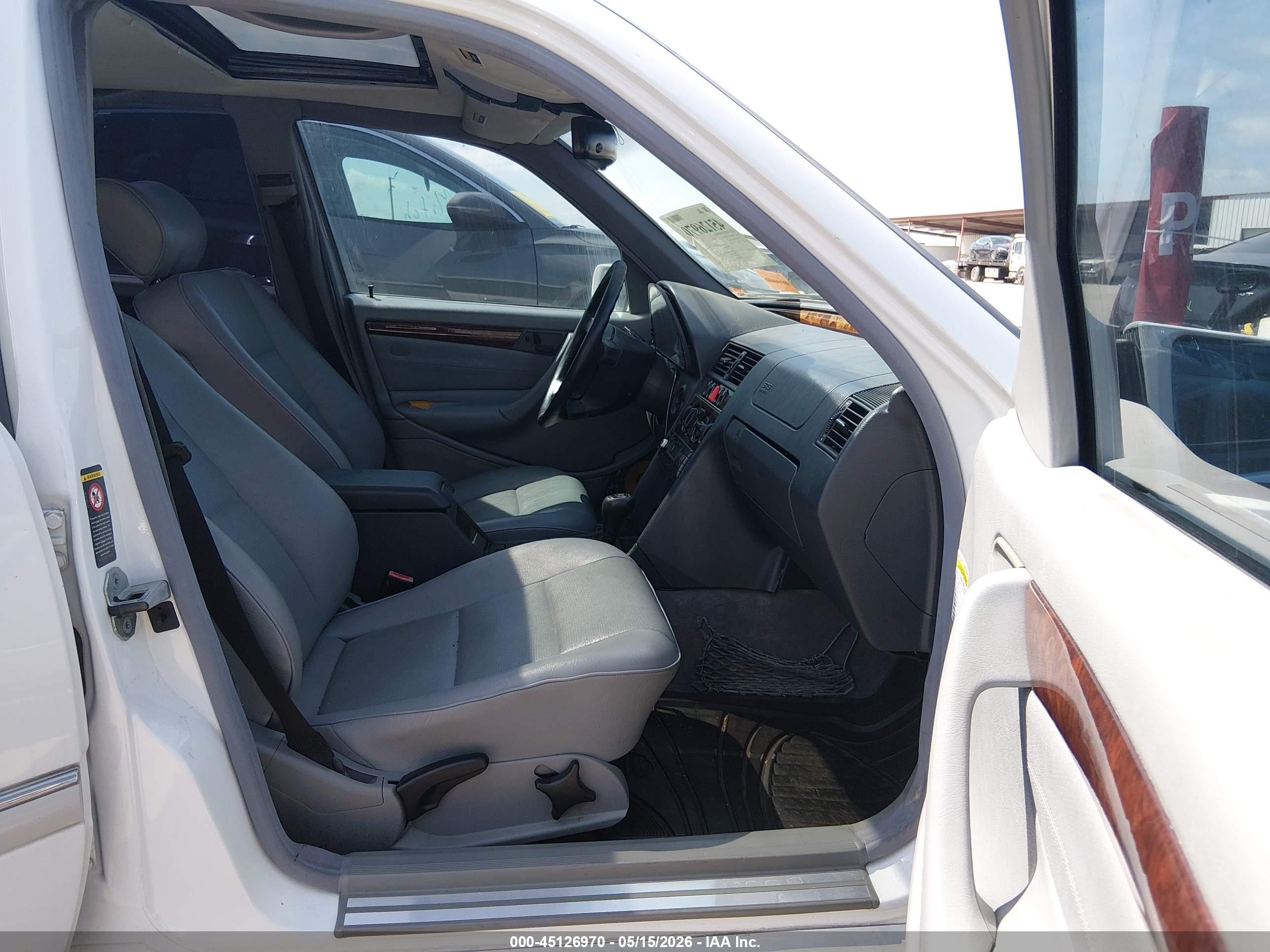 1999 Mercedes-benz C 230 Kompressor White vin: WDBHA24G9XA705823