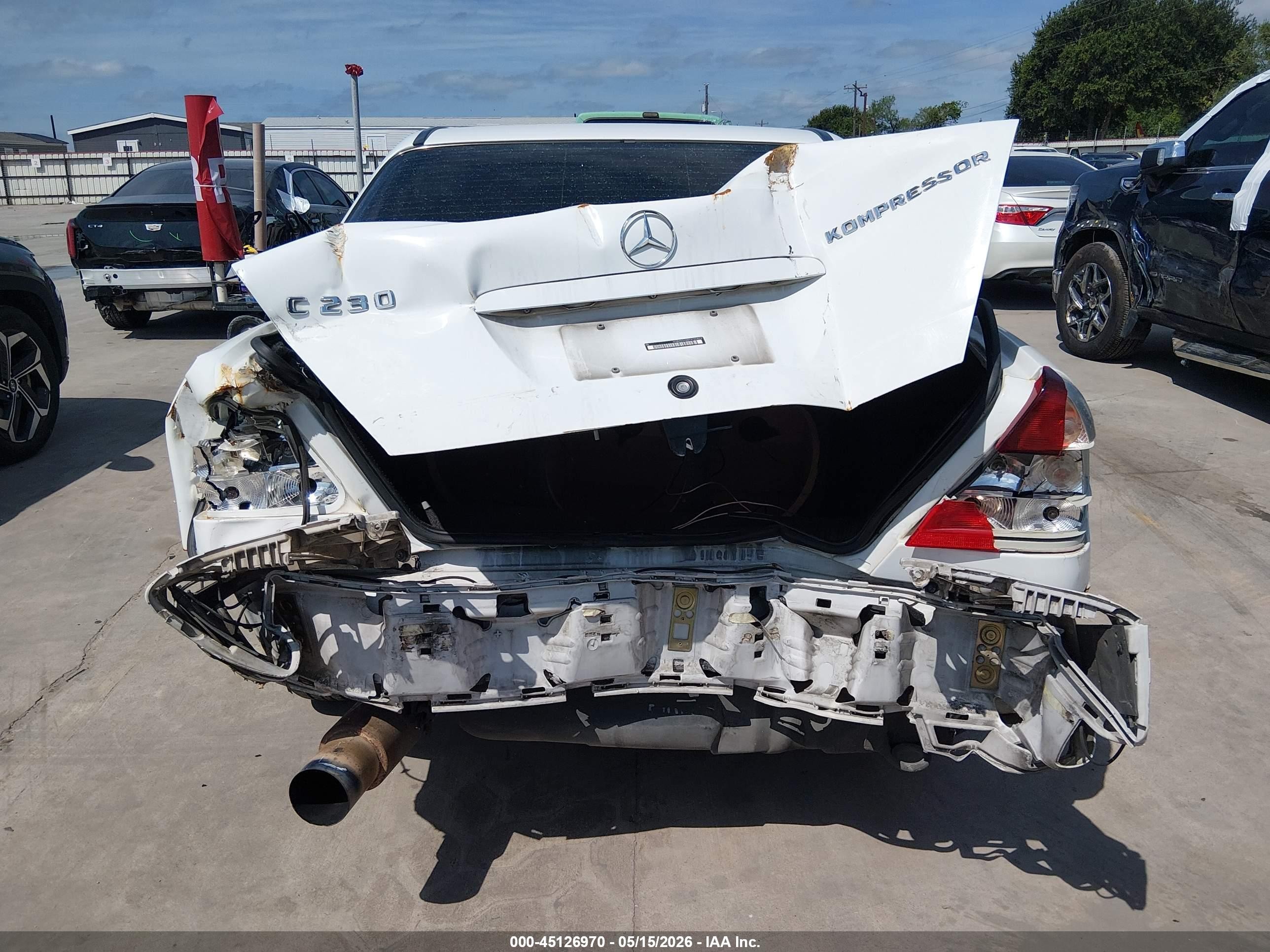 1999 Mercedes-benz C 230 Kompressor White vin: WDBHA24G9XA705823