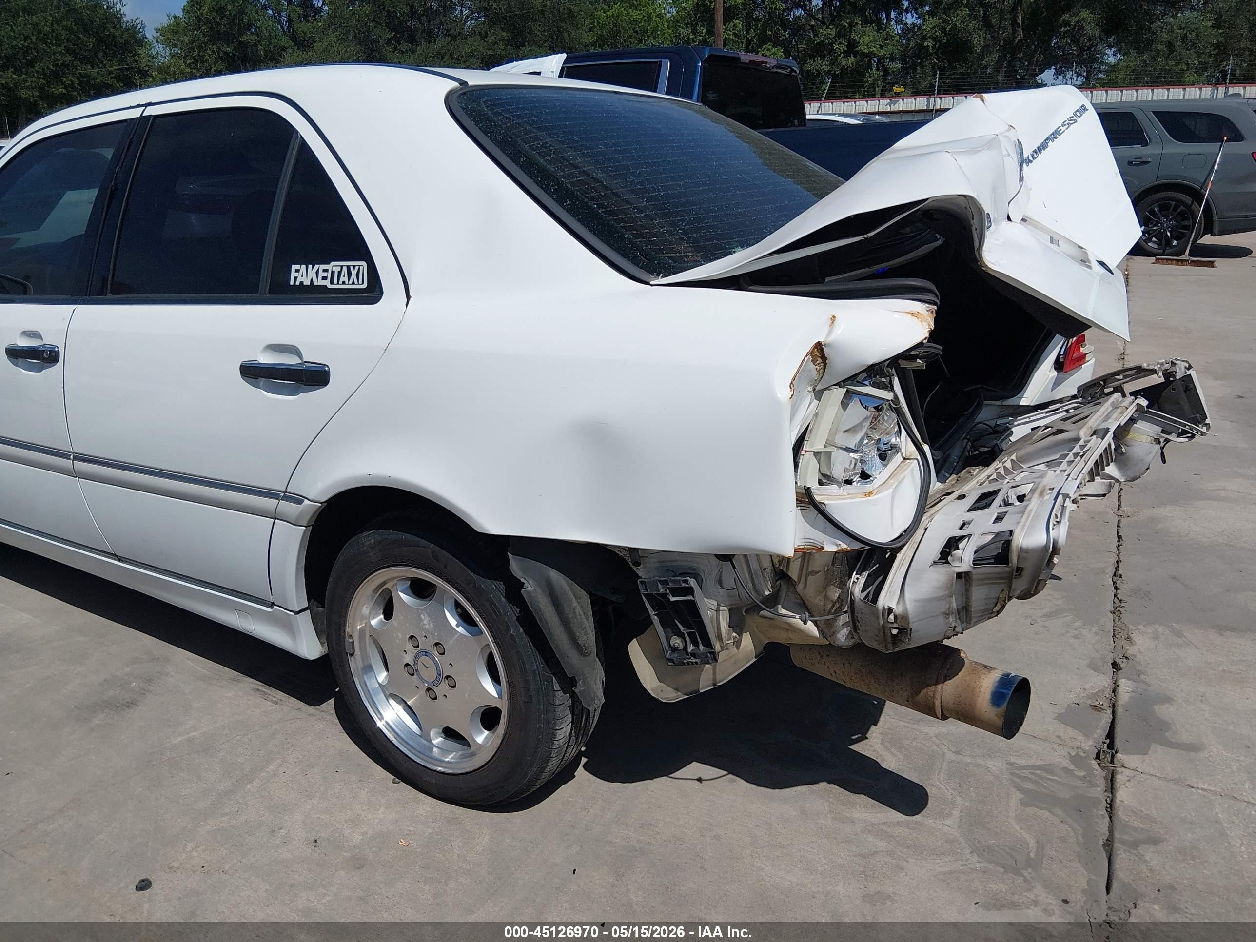 1999 Mercedes-benz C 230 Kompressor White vin: WDBHA24G9XA705823