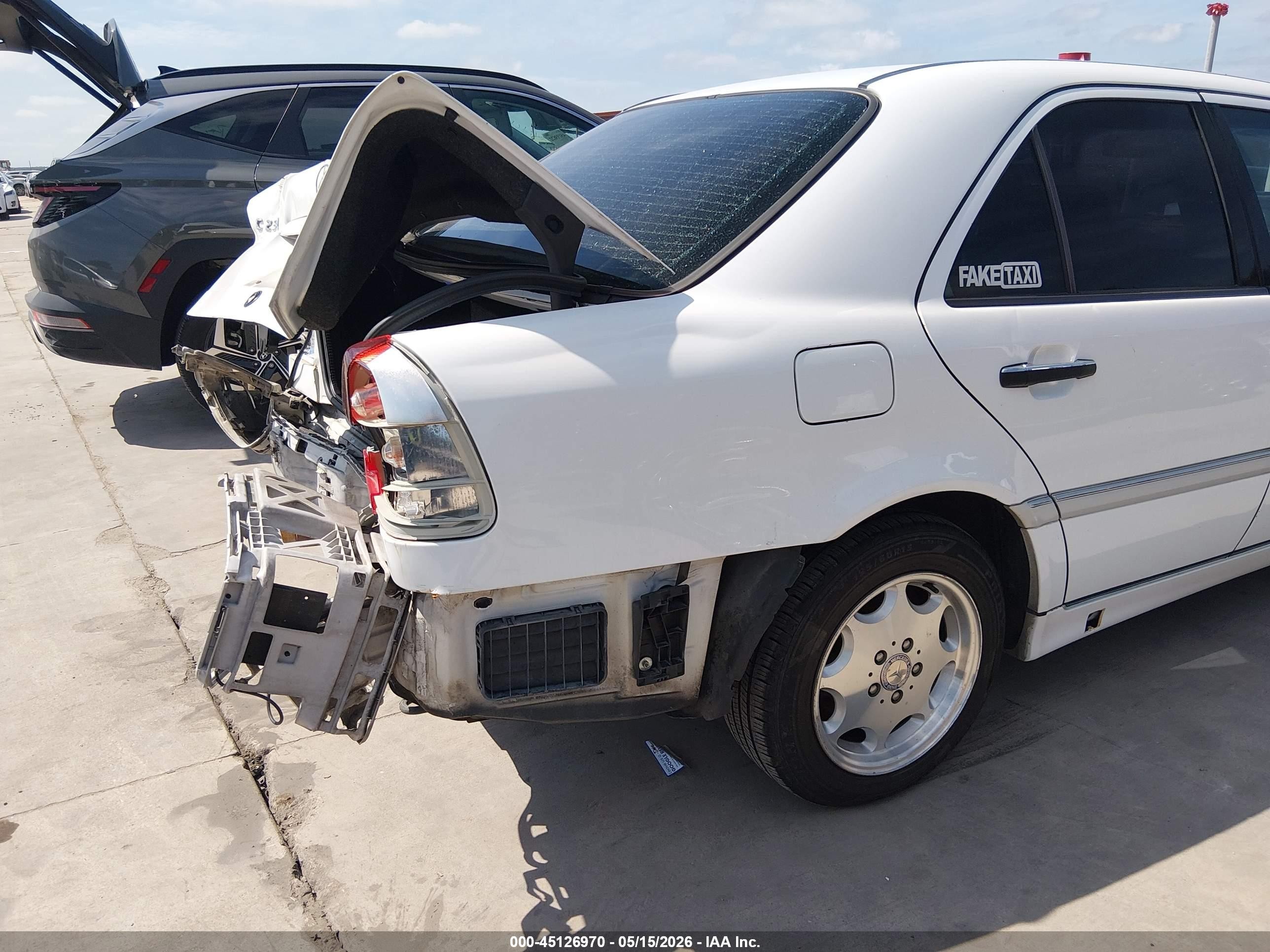 1999 Mercedes-benz C 230 Kompressor White vin: WDBHA24G9XA705823