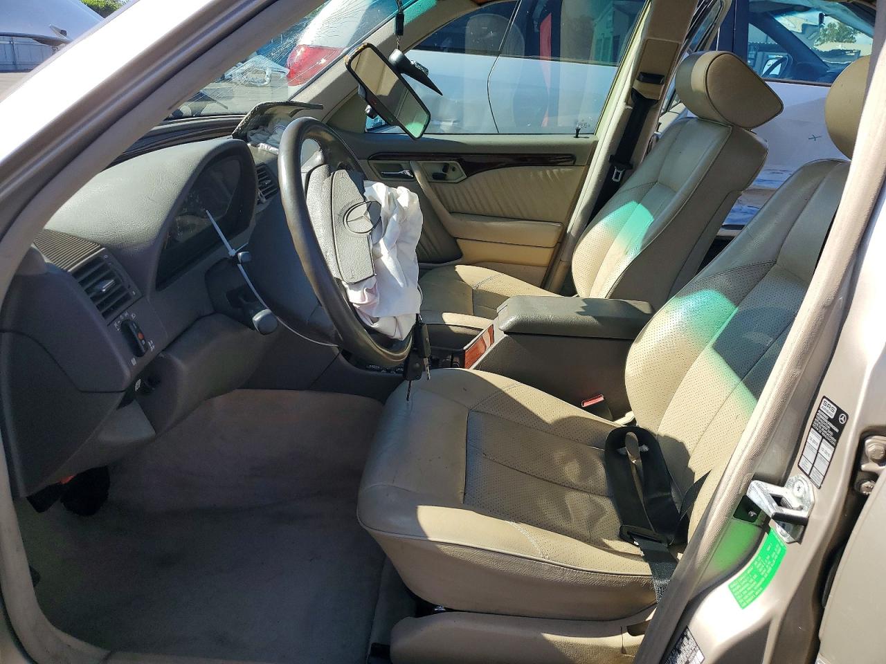 1996 Mercedes-benz C 280 Cream vin: WDBHA28E7TF333825