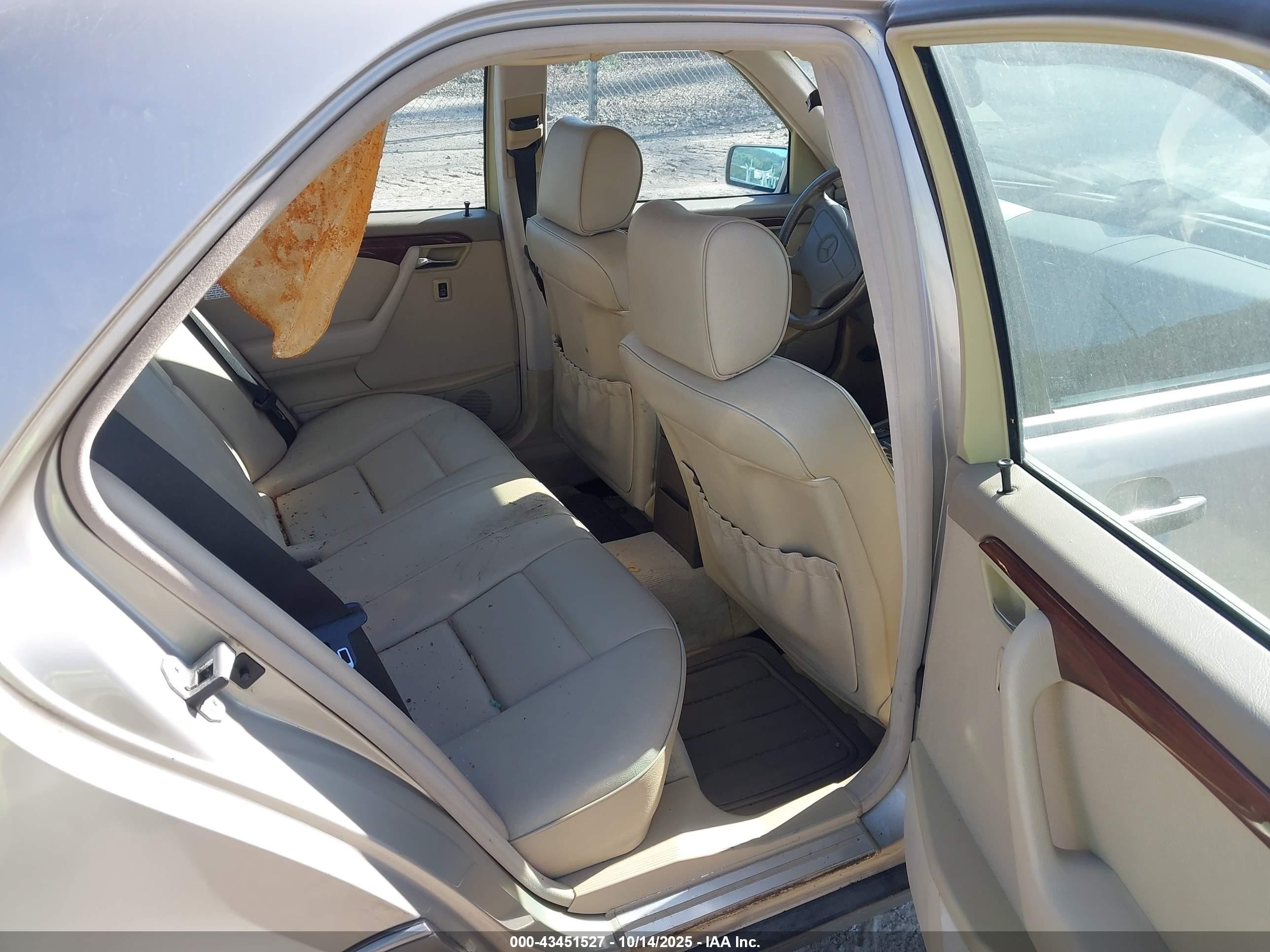 1994 Mercedes-benz C 280 Cream vin: WDBHA28E9RF019120