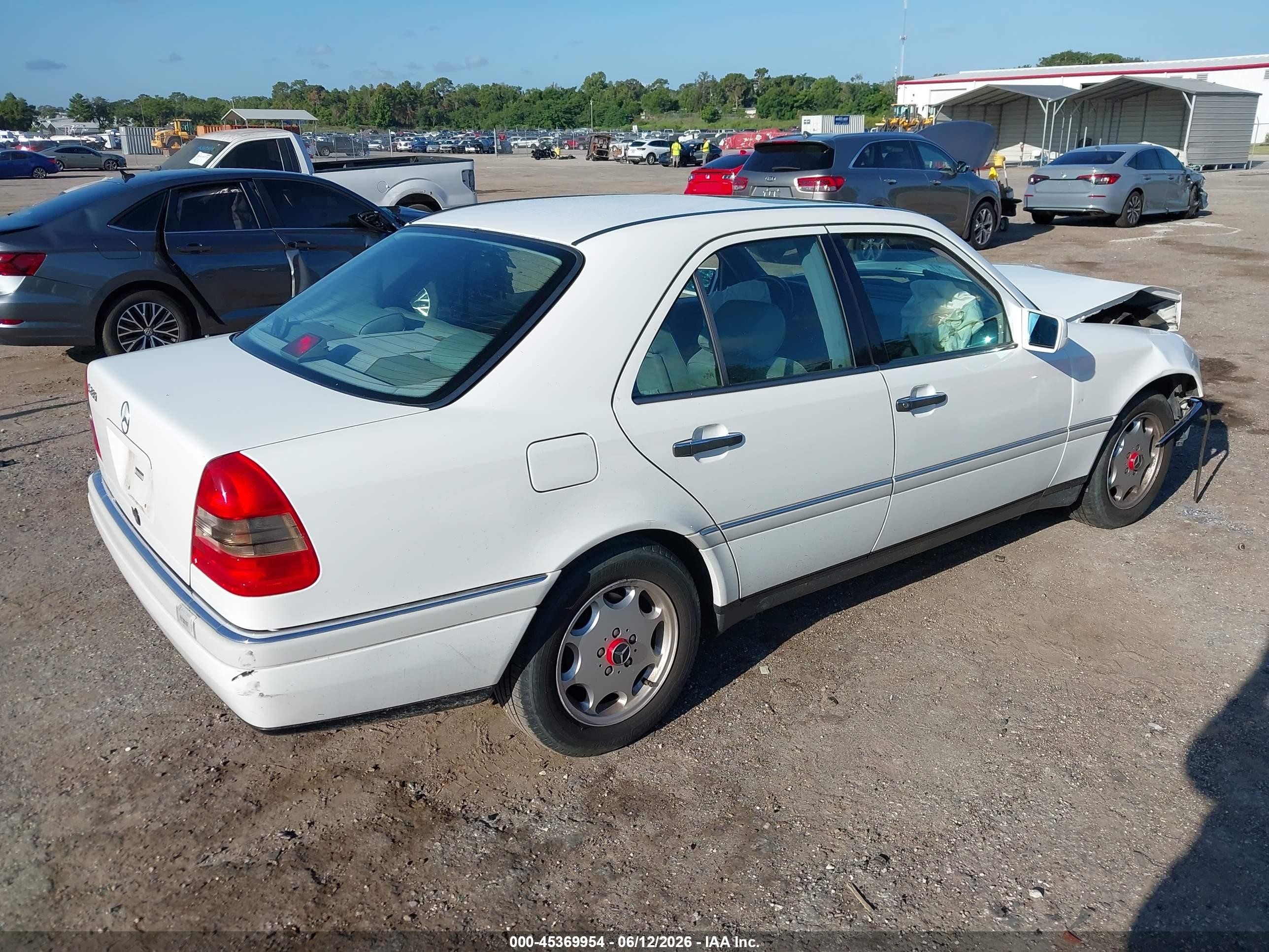 1997 Mercedes-benz C 280   White vin: WDBHA28E9VA510567
