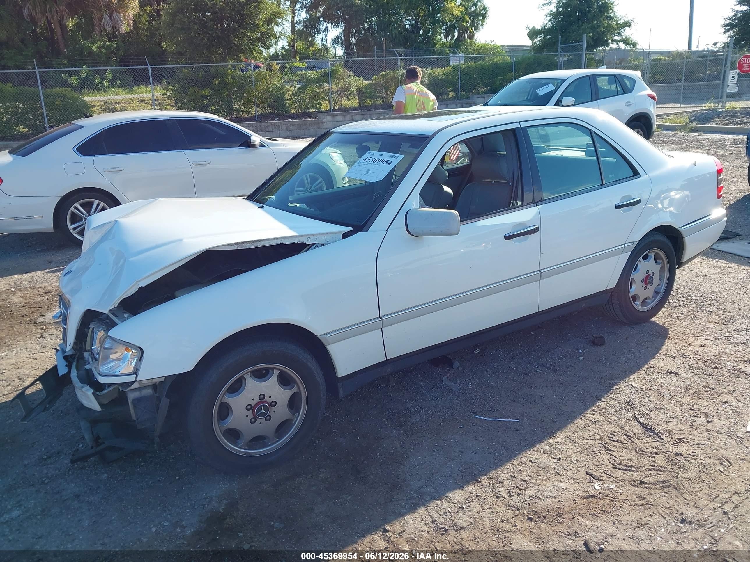 1997 Mercedes-benz C 280   White vin: WDBHA28E9VA510567