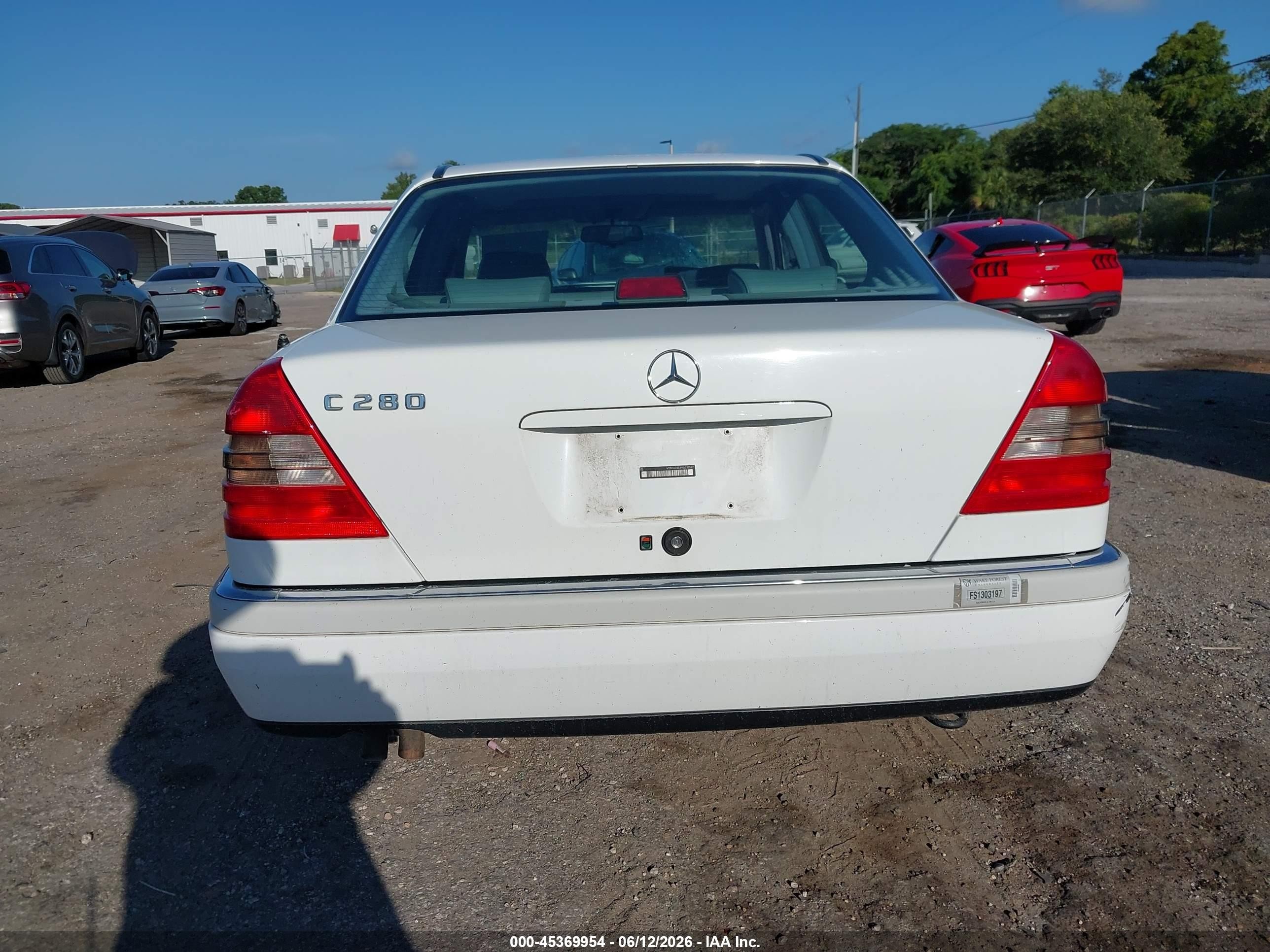 1997 Mercedes-benz C 280   White vin: WDBHA28E9VA510567