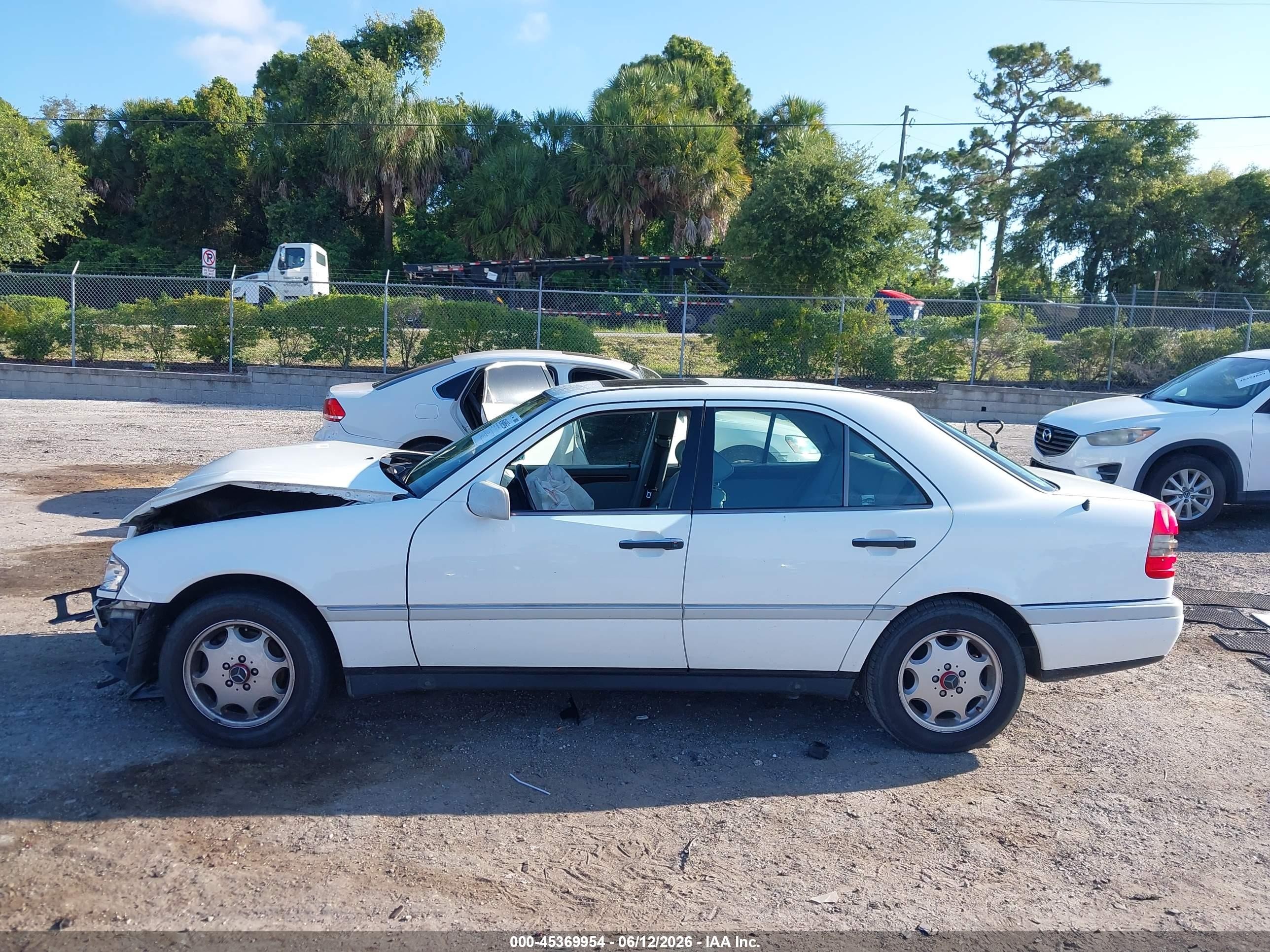 1997 Mercedes-benz C 280   White vin: WDBHA28E9VA510567