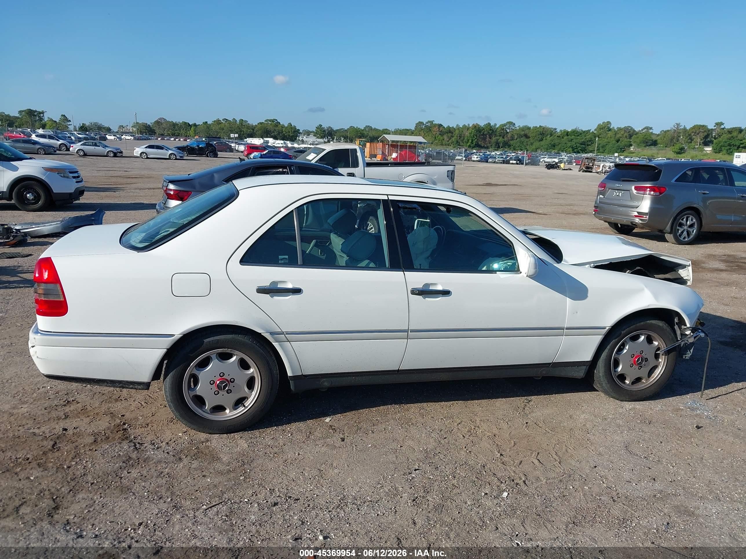 1997 Mercedes-benz C 280   White vin: WDBHA28E9VA510567