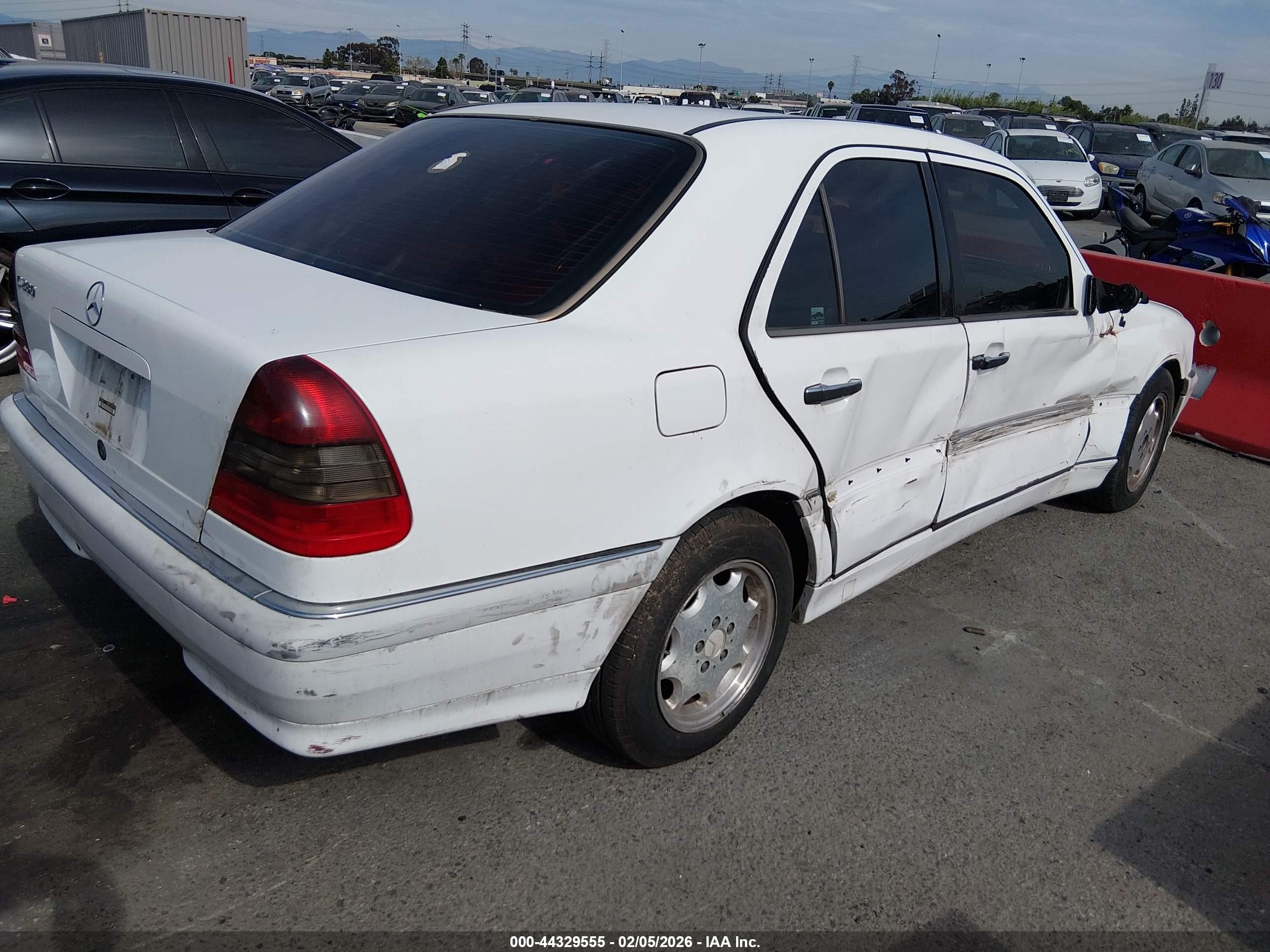 1998 Mercedes-benz C 280   White vin: WDBHA29G1WA541667