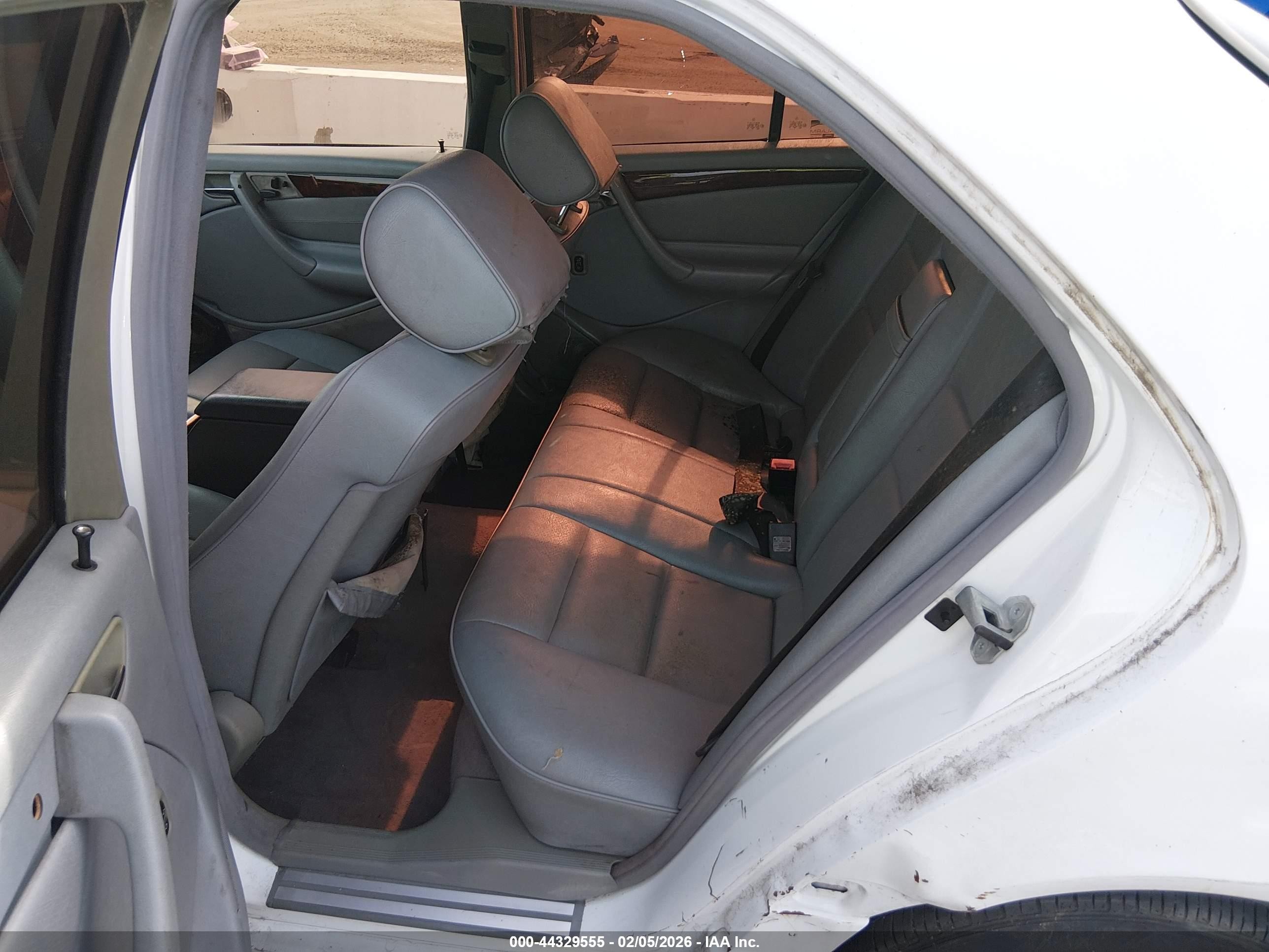 1998 Mercedes-benz C 280   White vin: WDBHA29G1WA541667