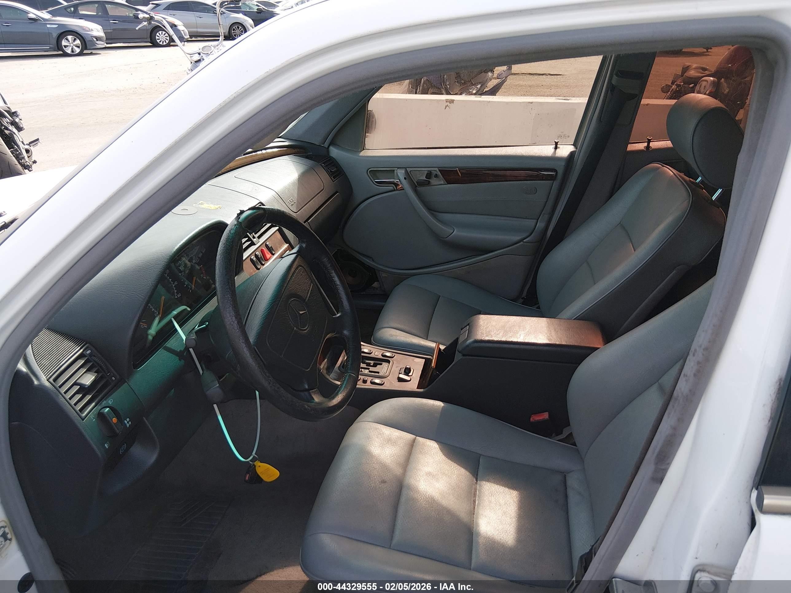 1998 Mercedes-benz C 280   White vin: WDBHA29G1WA541667
