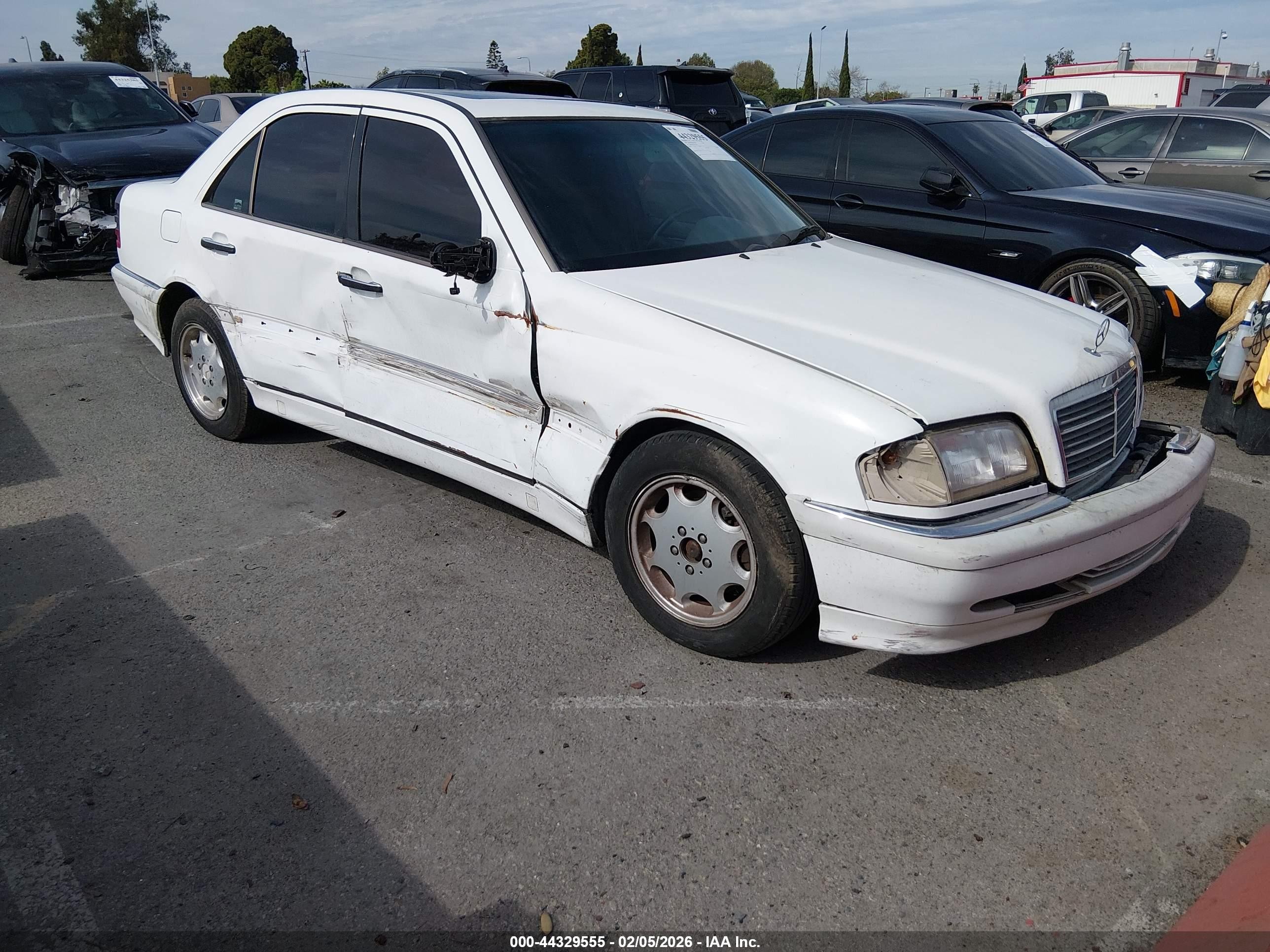 1998 Mercedes-benz C 280   White vin: WDBHA29G1WA541667