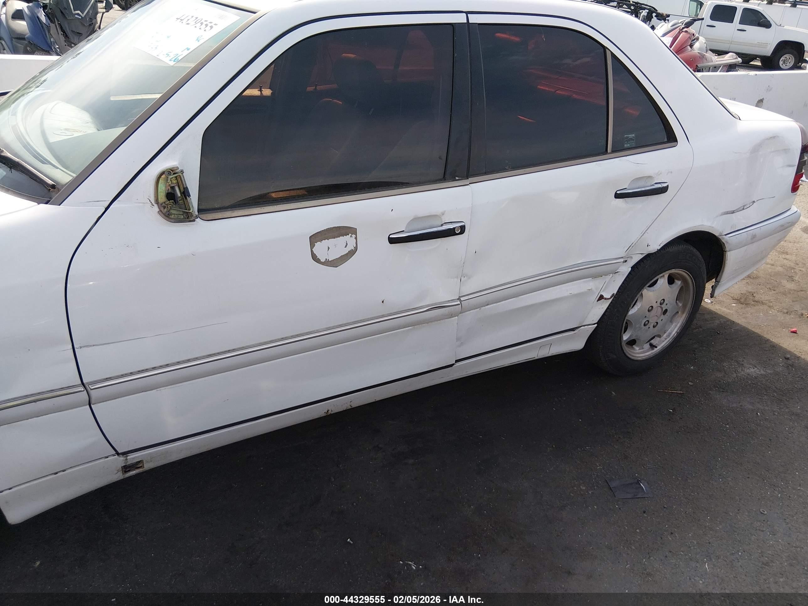 1998 Mercedes-benz C 280   White vin: WDBHA29G1WA541667