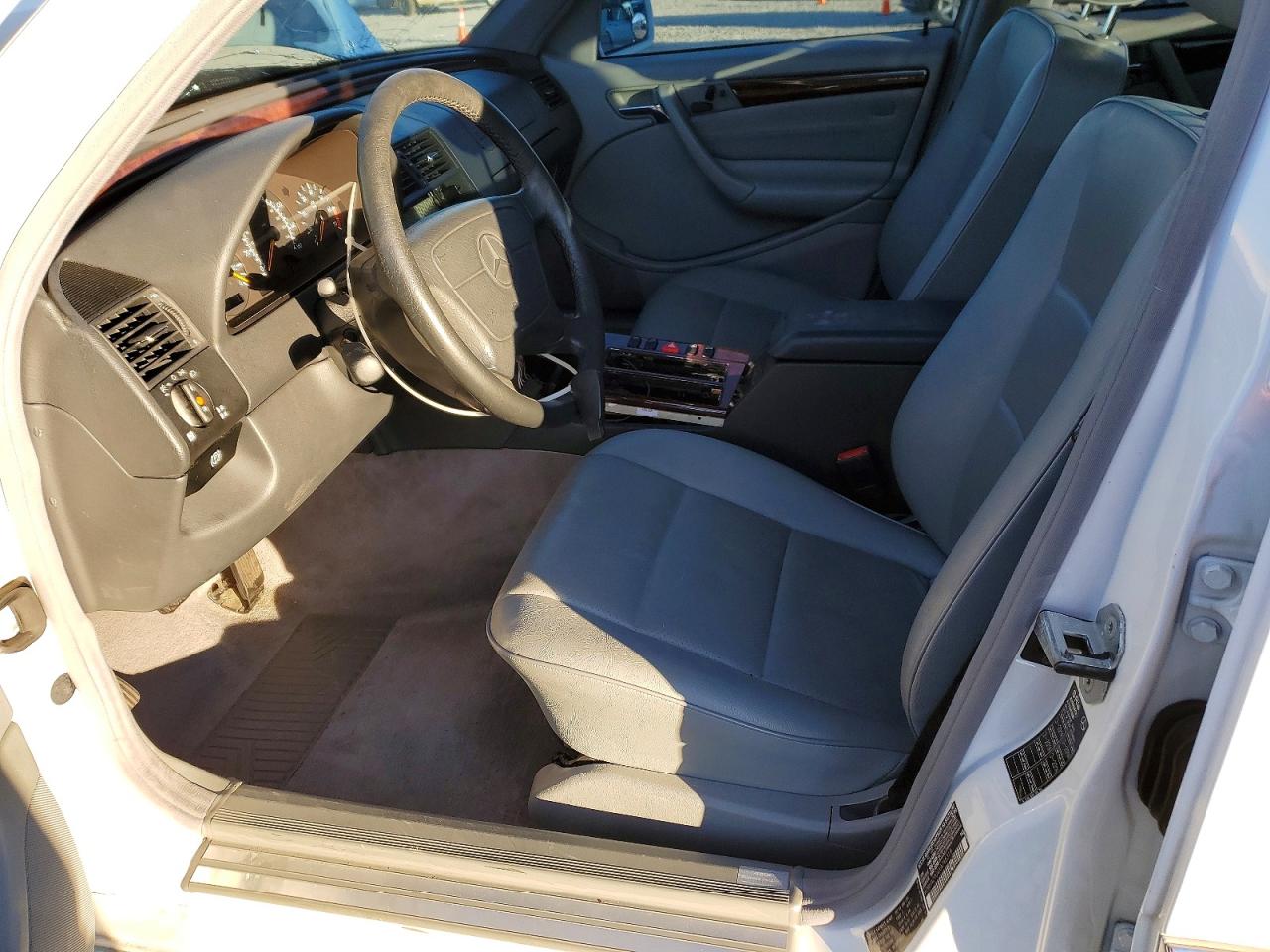 1999 Mercedes Benz C White vin: WDBHA29G4XA746319