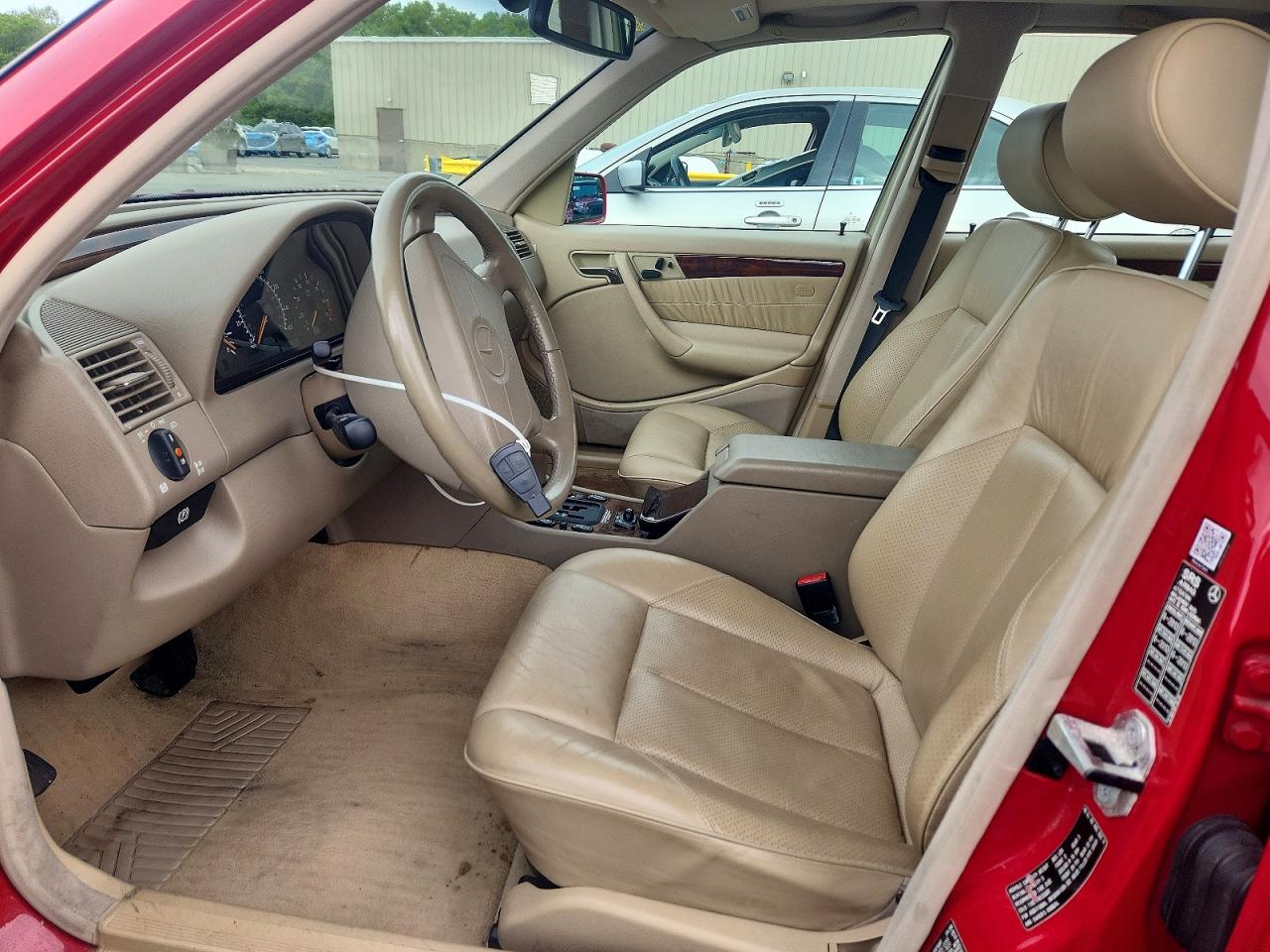 1998 Mercedes-benz C 280 Red vin: WDBHA29G5WF743768