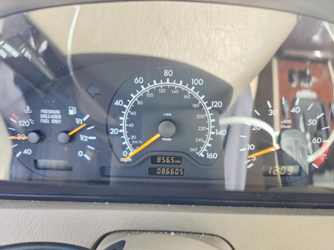 1998 Mercedes-benz C 280 Red vin: WDBHA29G5WF743768
