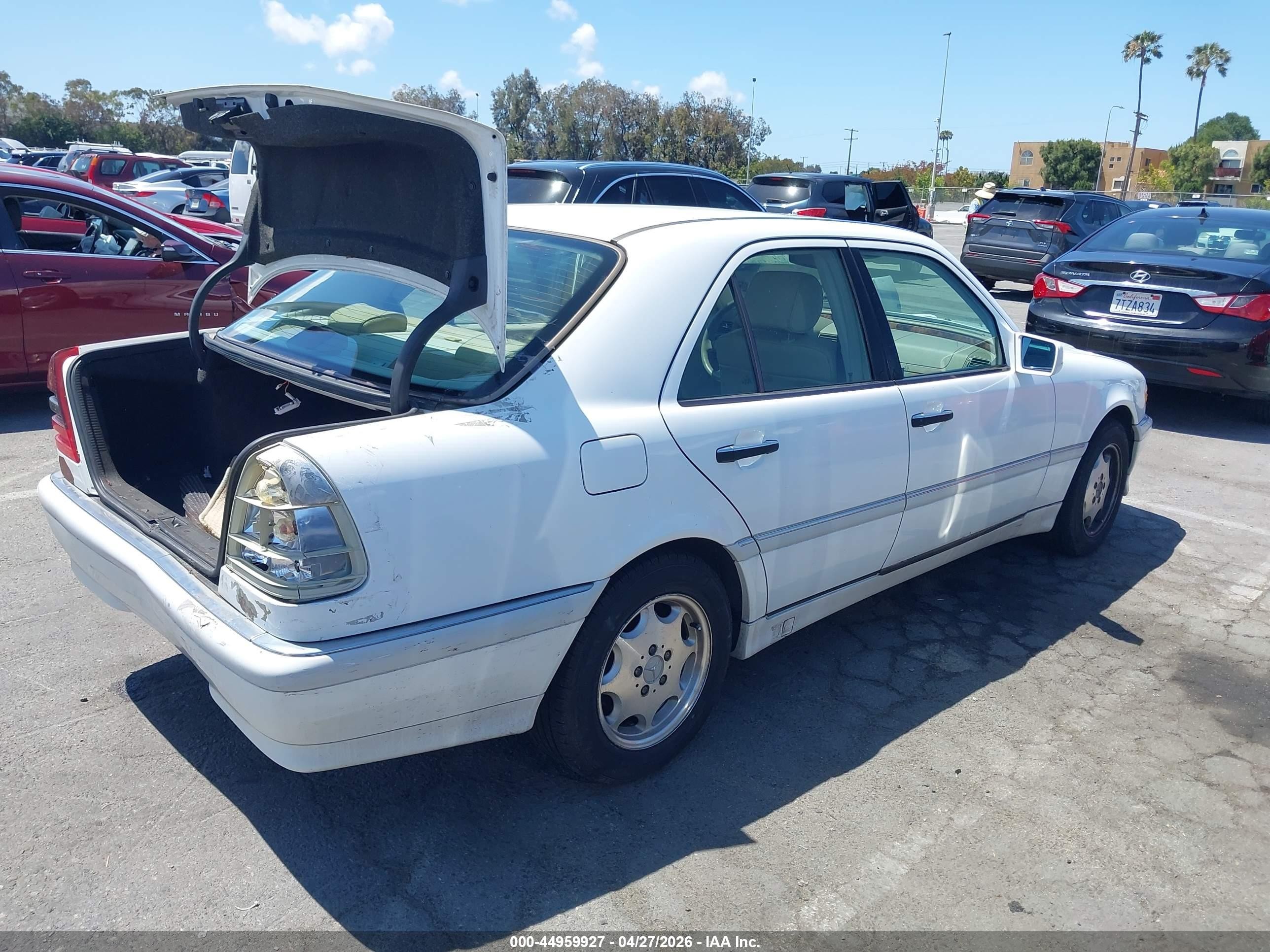 1998 Mercedes-benz C 280   White vin: WDBHA29G9WA645937