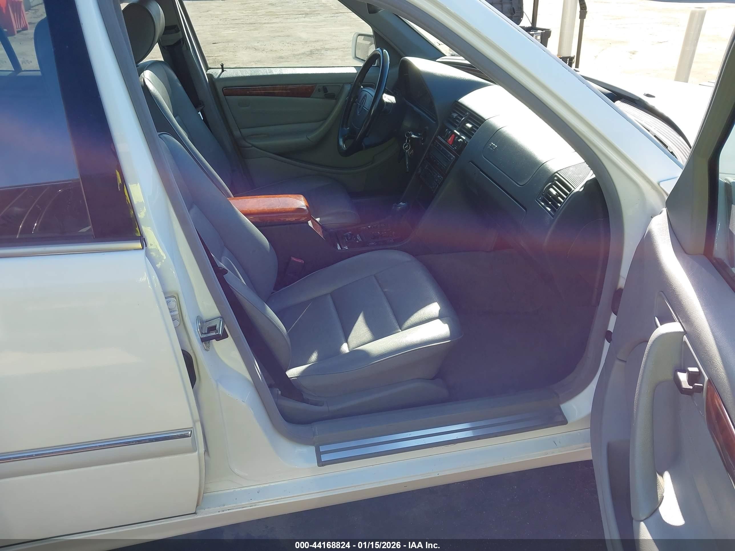 1998 Mercedes-benz C 280   White vin: WDBHA29G9WF714273