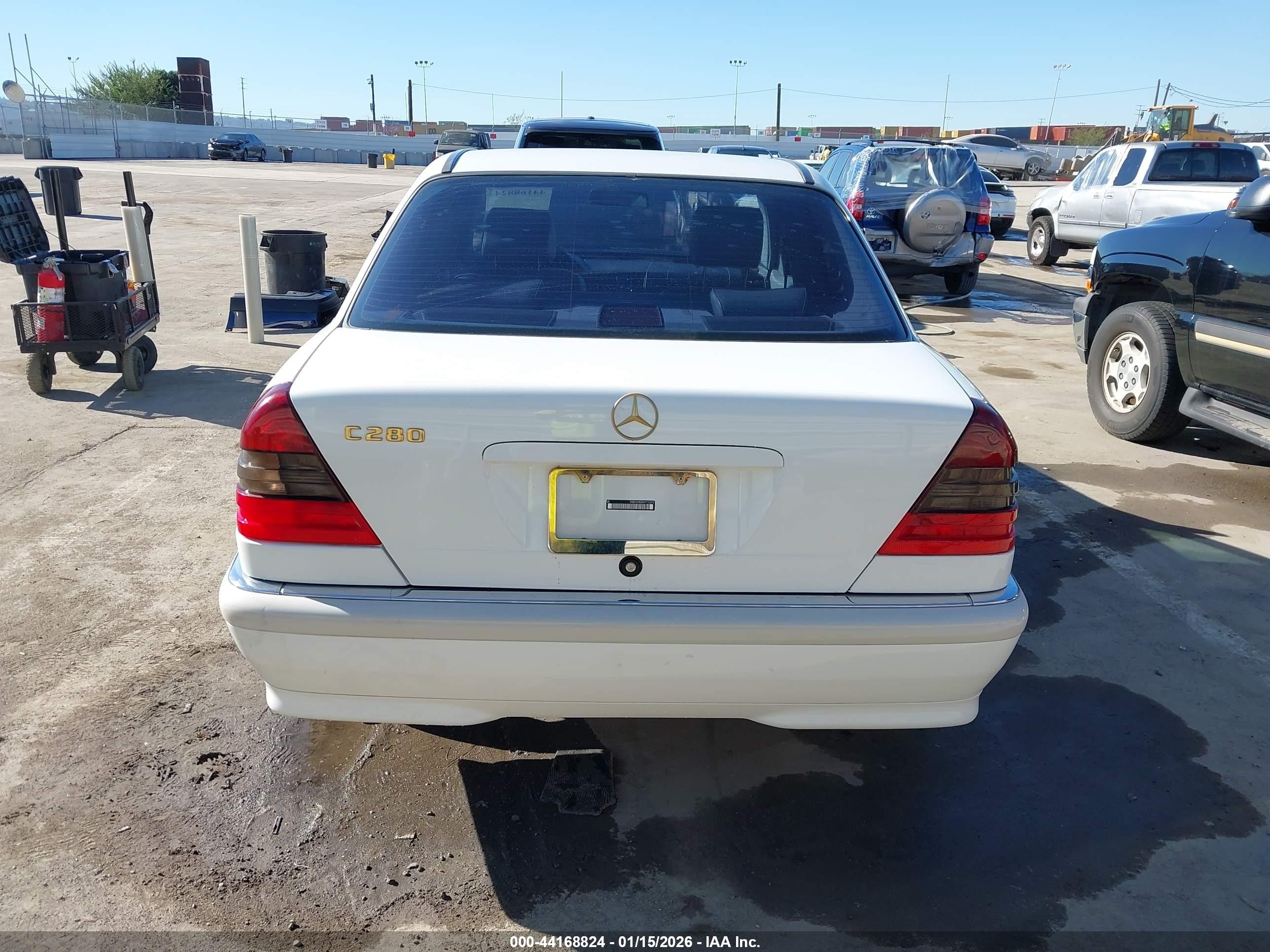 1998 Mercedes-benz C 280   White vin: WDBHA29G9WF714273