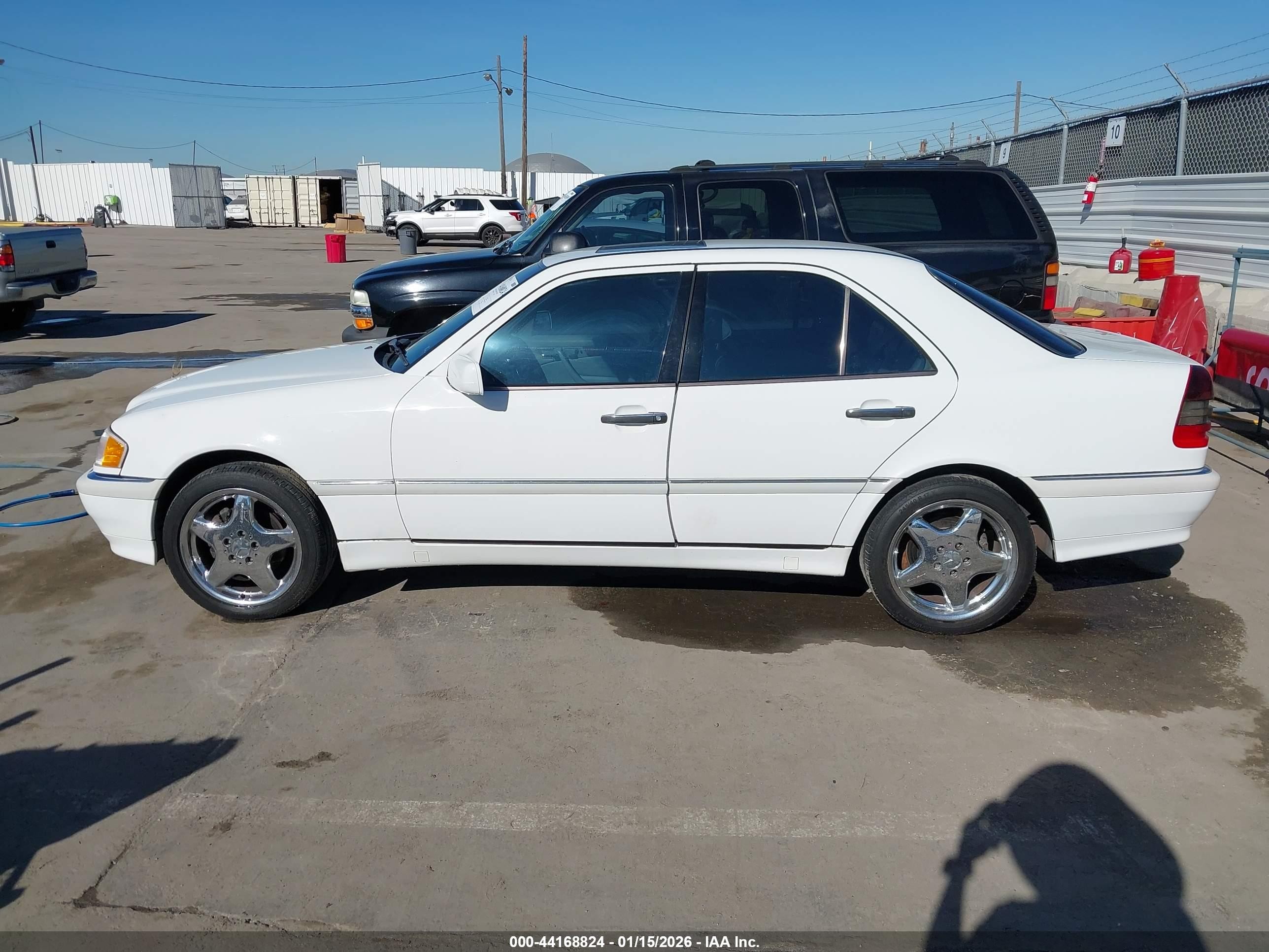 1998 Mercedes-benz C 280   White vin: WDBHA29G9WF714273