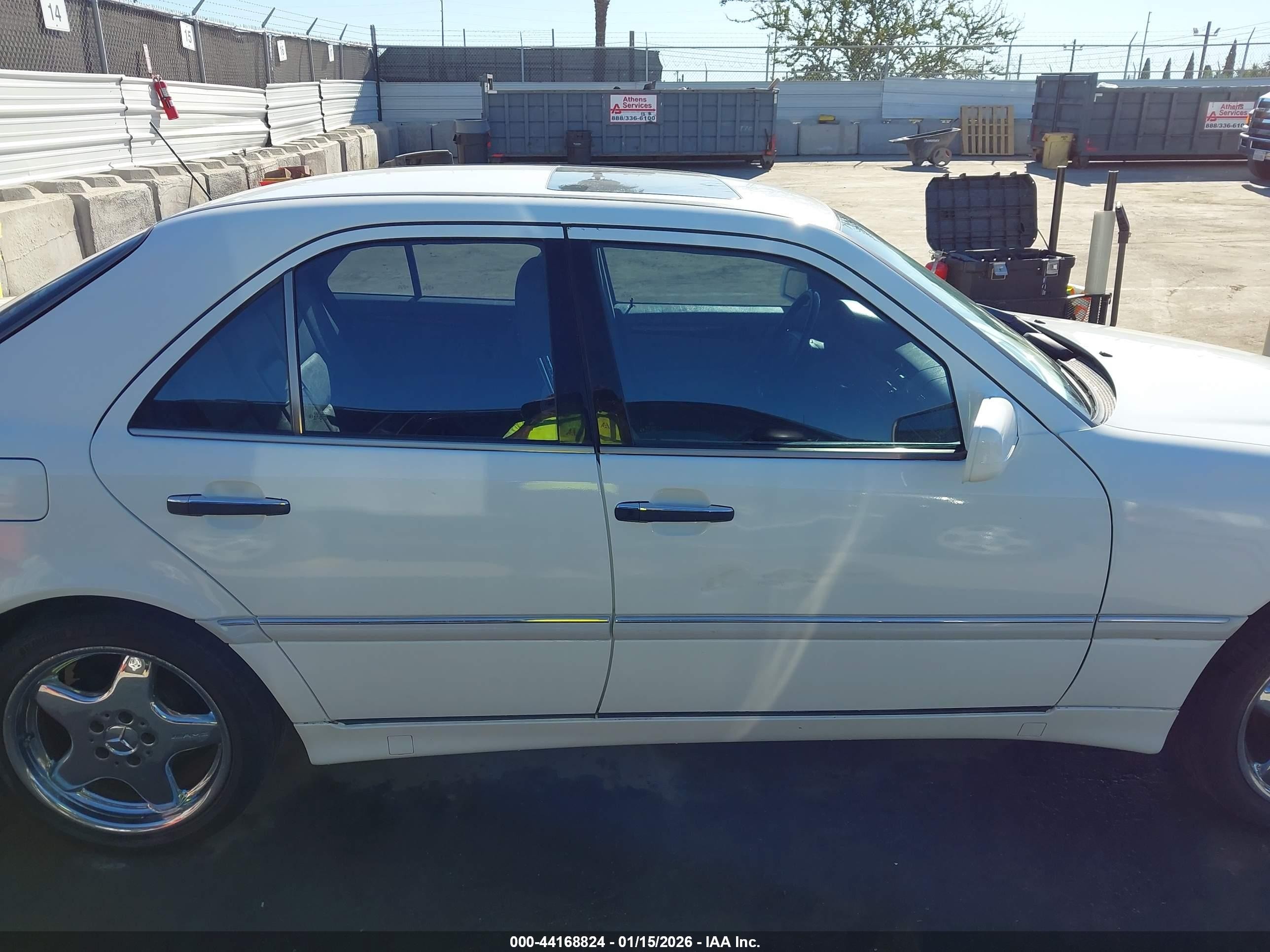 1998 Mercedes-benz C 280   White vin: WDBHA29G9WF714273