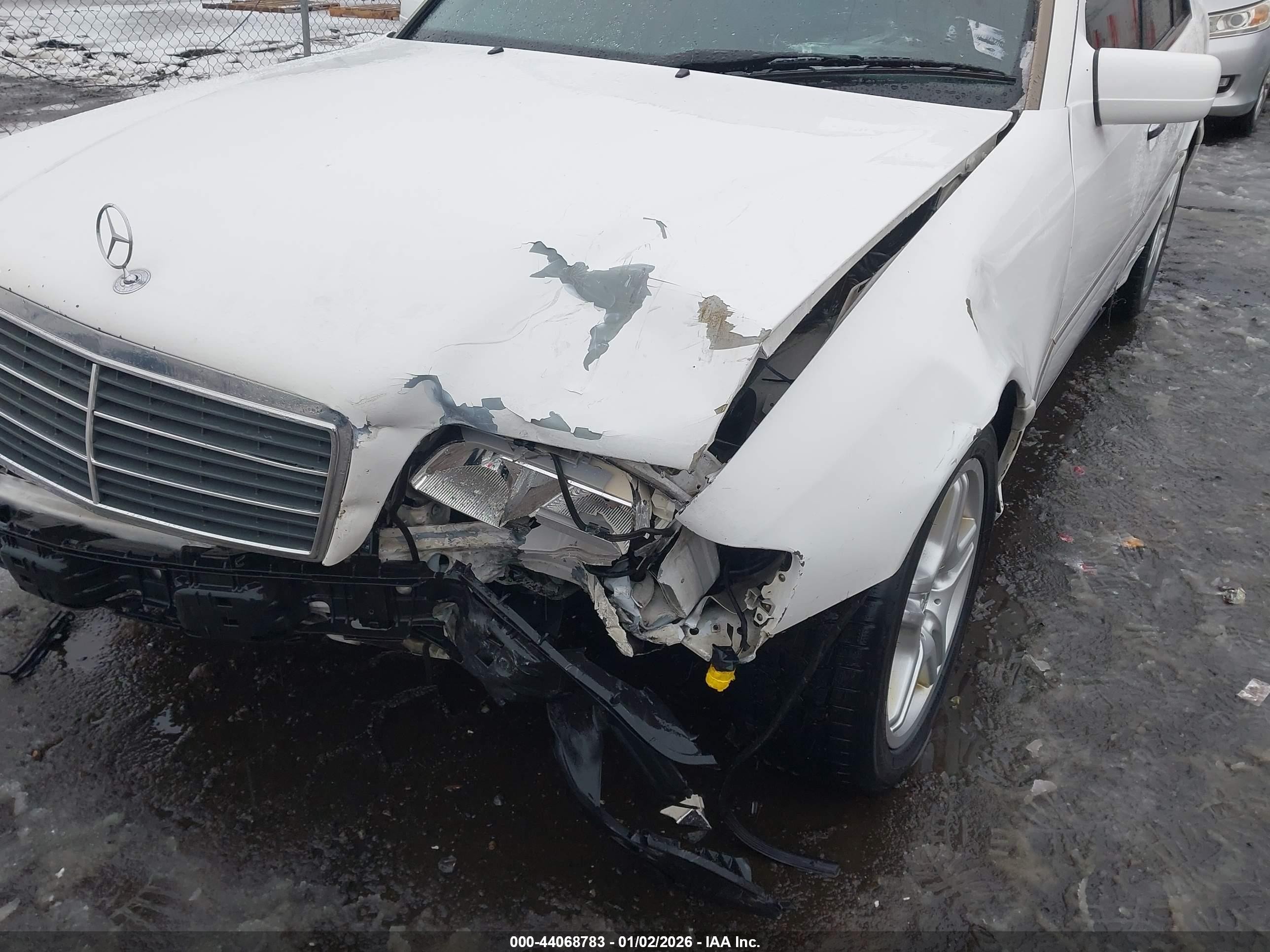 1998 Mercedes-benz C 280   White vin: WDBHA29GXWF753437