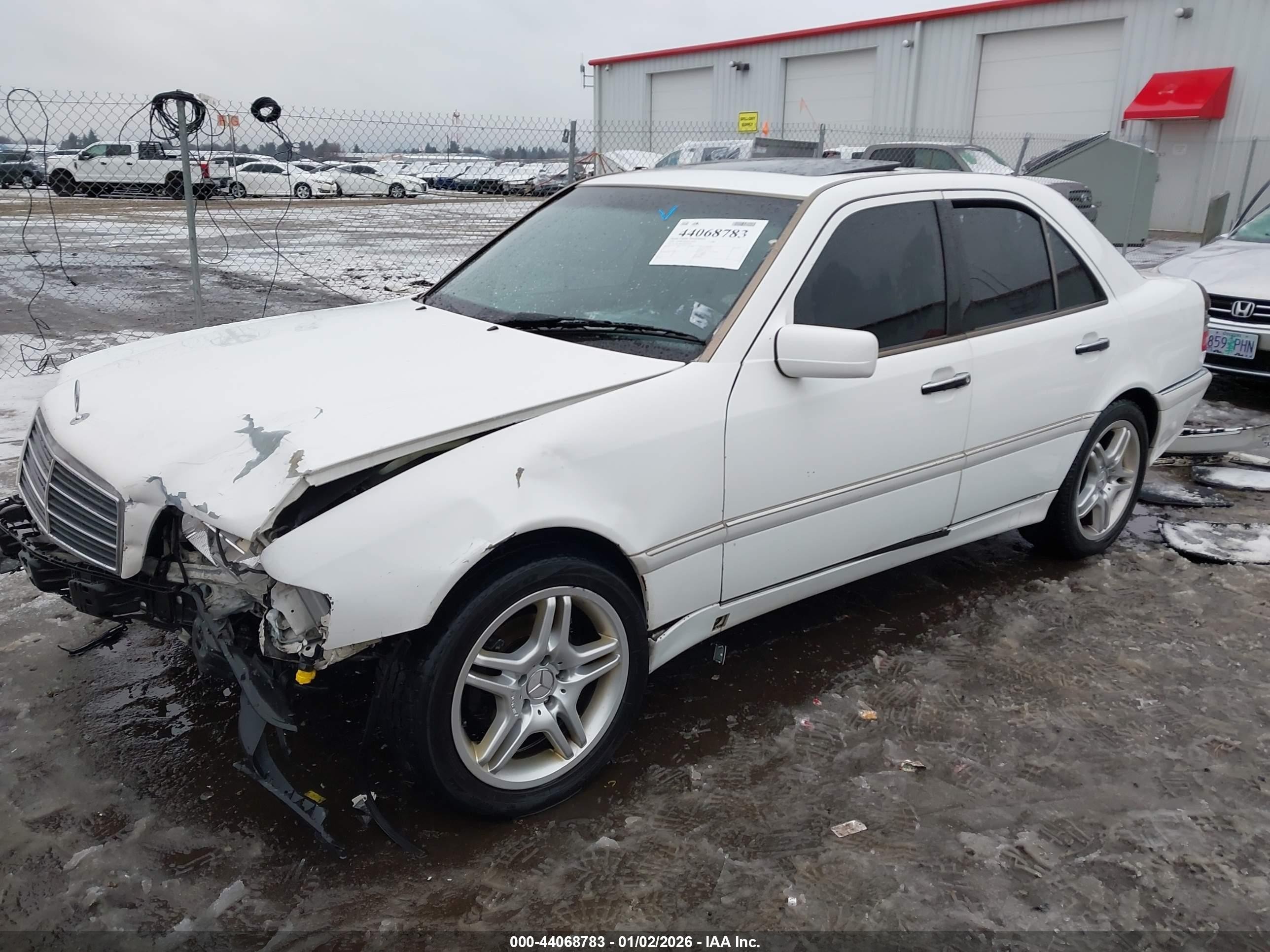 1998 Mercedes-benz C 280   White vin: WDBHA29GXWF753437