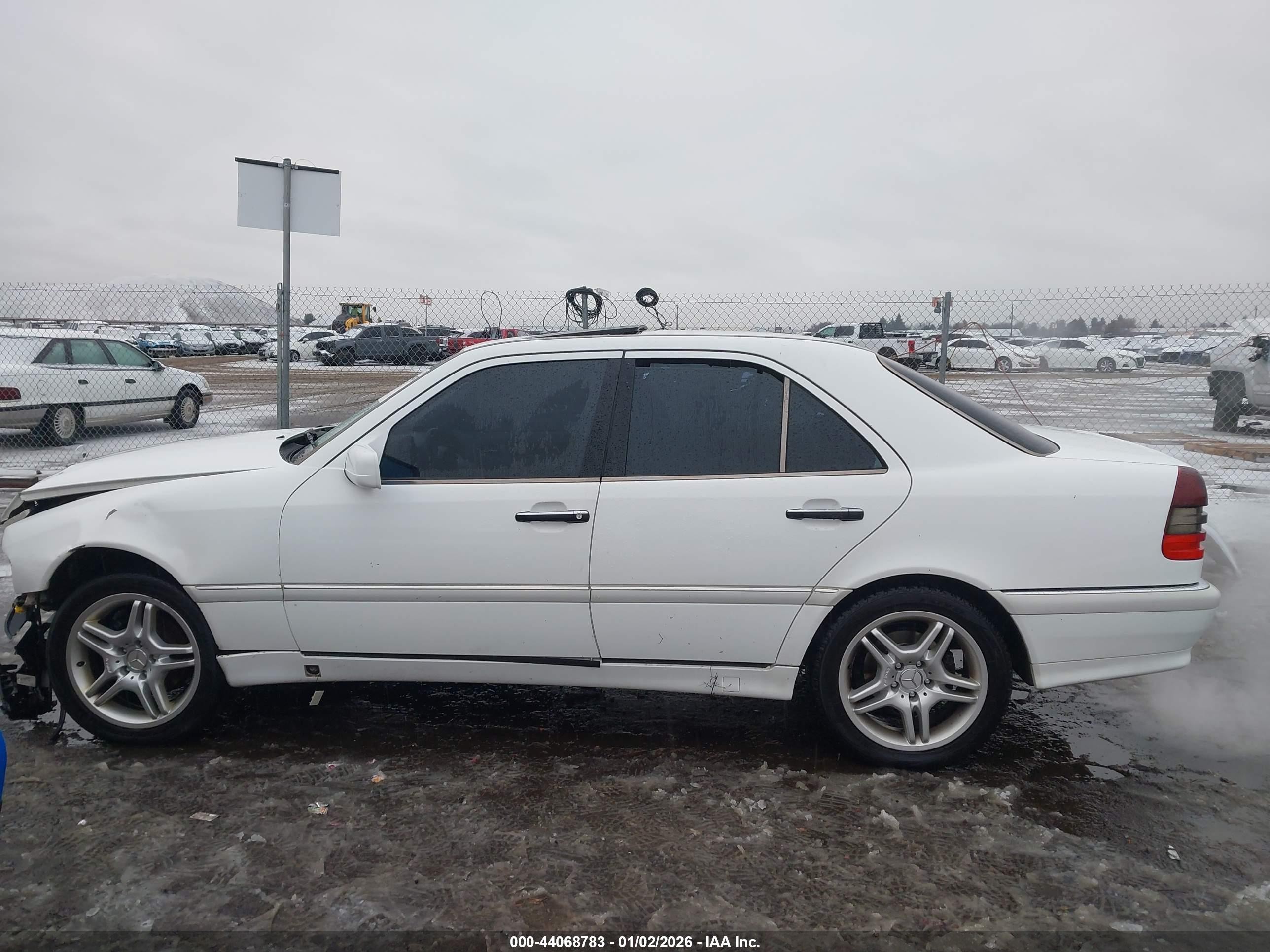 1998 Mercedes-benz C 280   White vin: WDBHA29GXWF753437