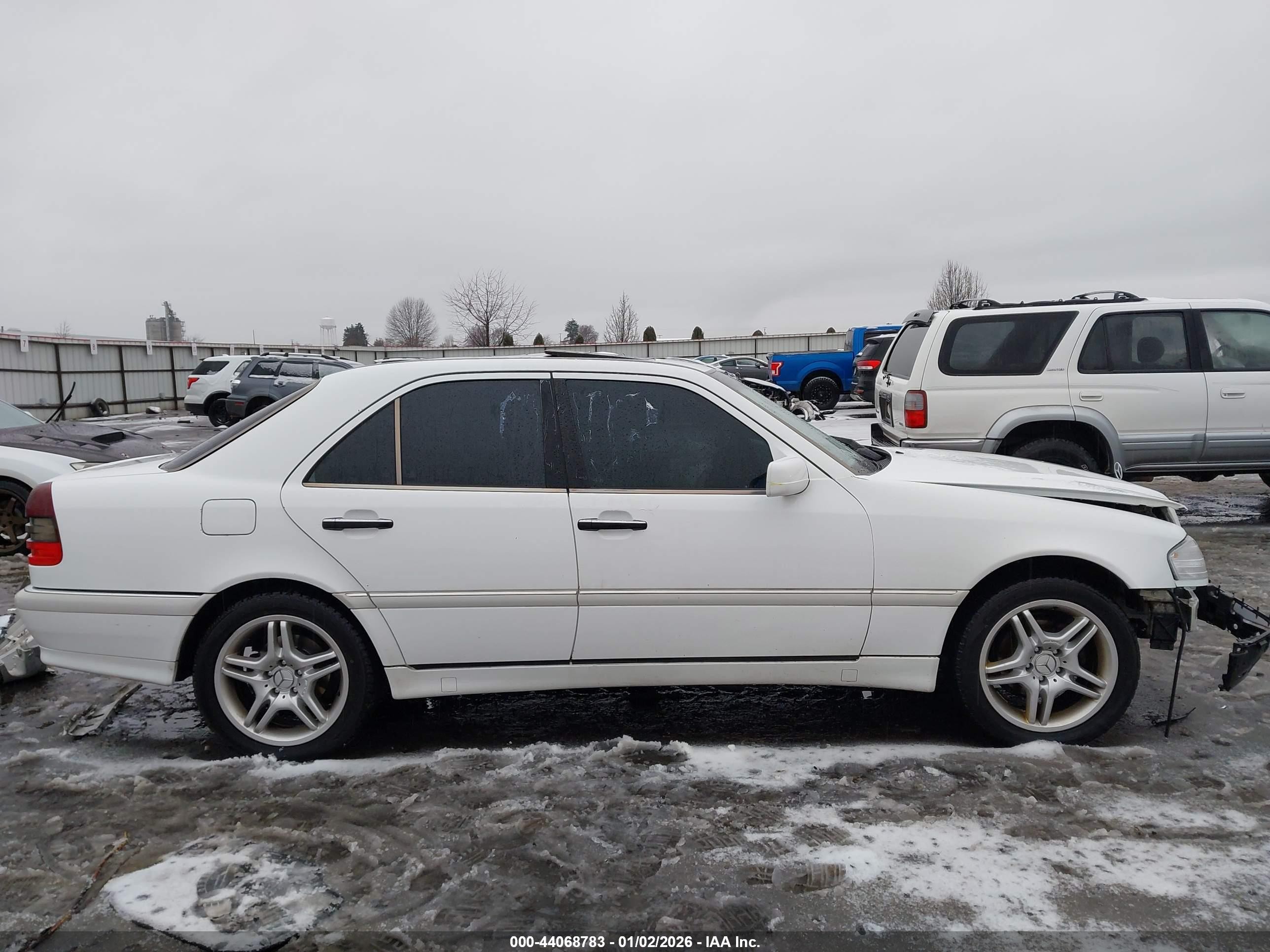 1998 Mercedes-benz C 280   White vin: WDBHA29GXWF753437