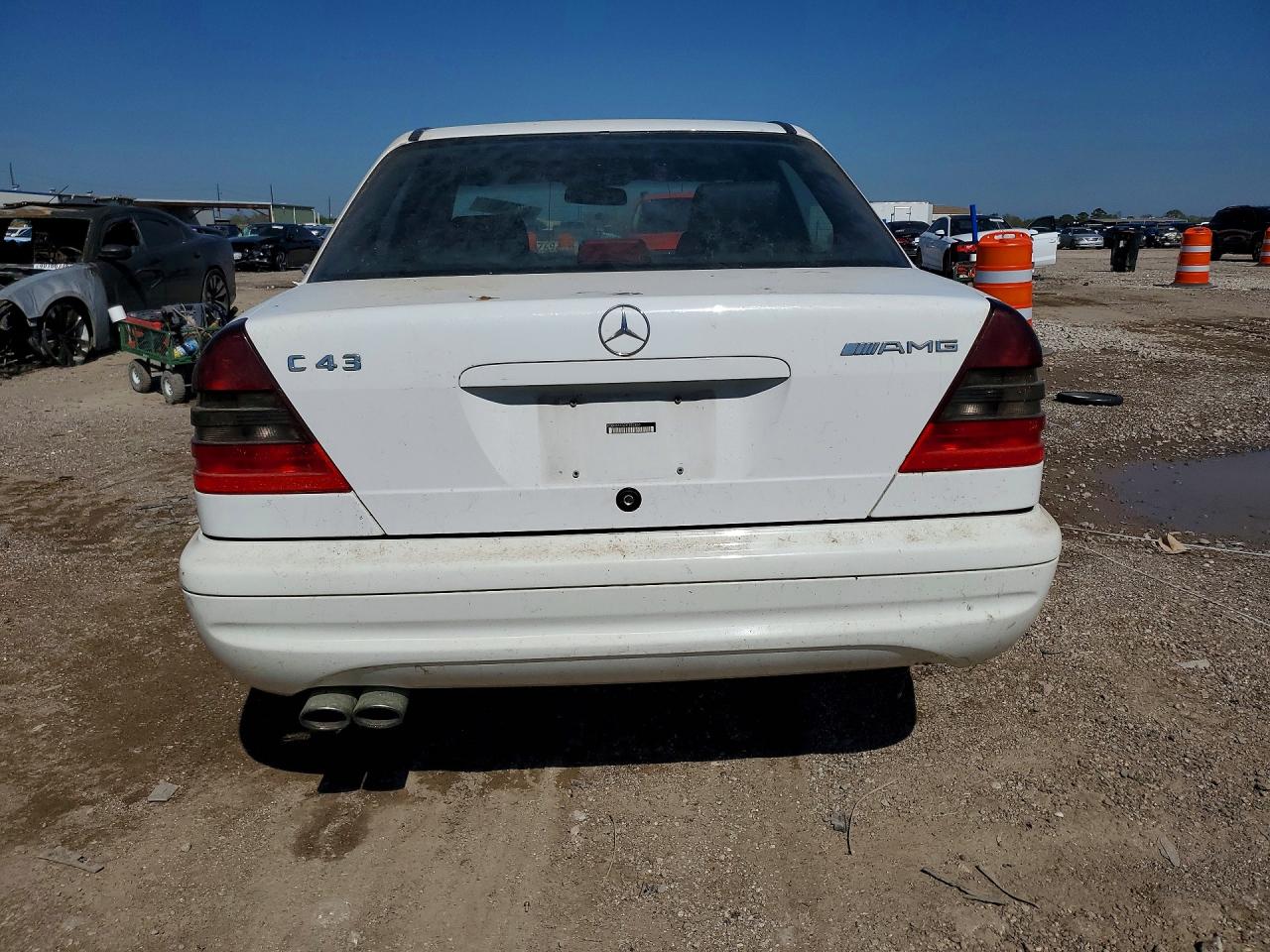 1999 Mercedes-benz C 43 White vin: WDBHA33G0XF850856