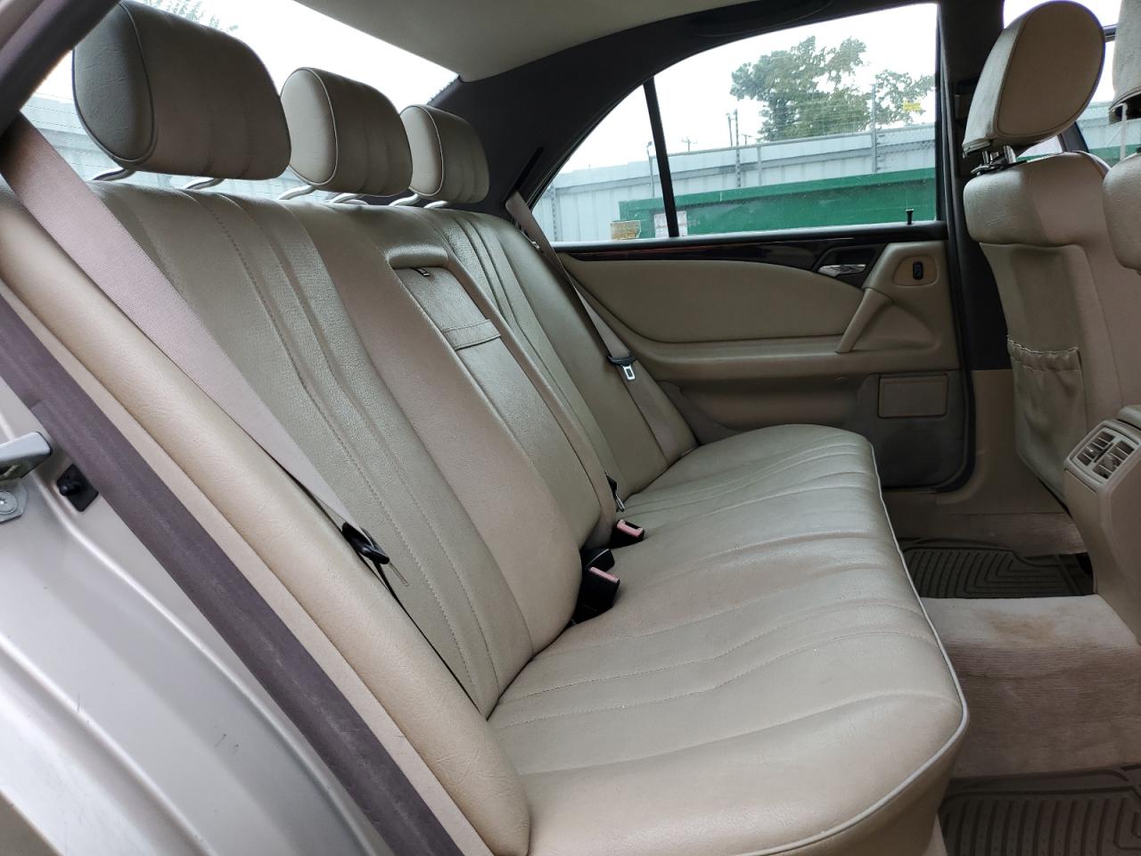 1996 Mercedes-benz E 300d Beige vin: WDBJF20F2TJ021464