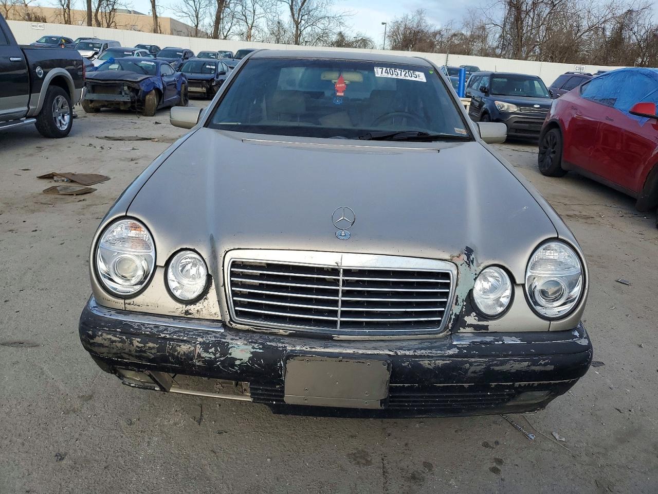 1996 Mercedes-benz E 300d Tan vin: WDBJF20F6TJ013223