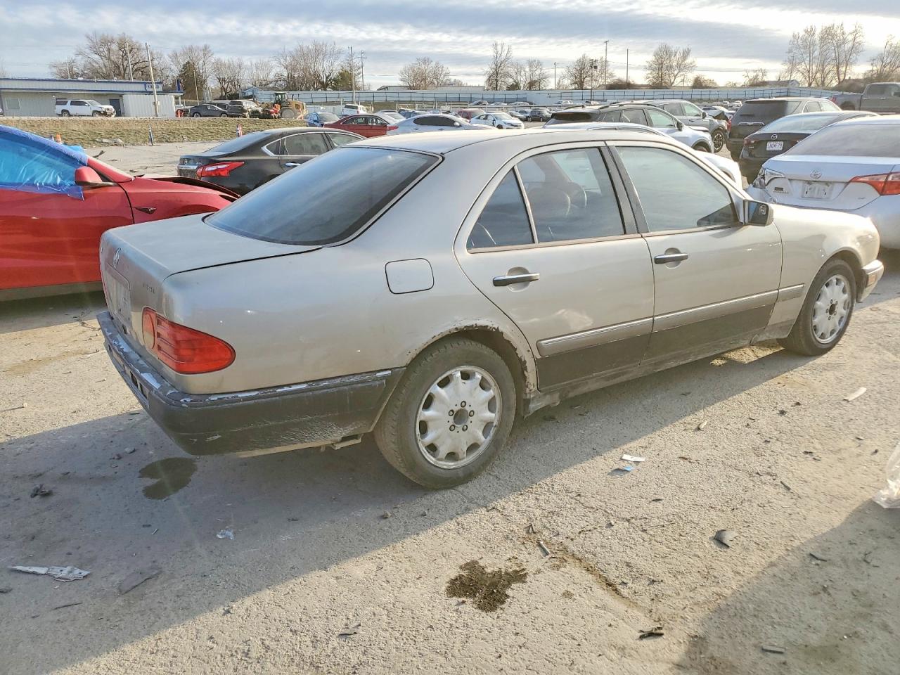 1996 Mercedes-benz E 300d Tan vin: WDBJF20F6TJ013223