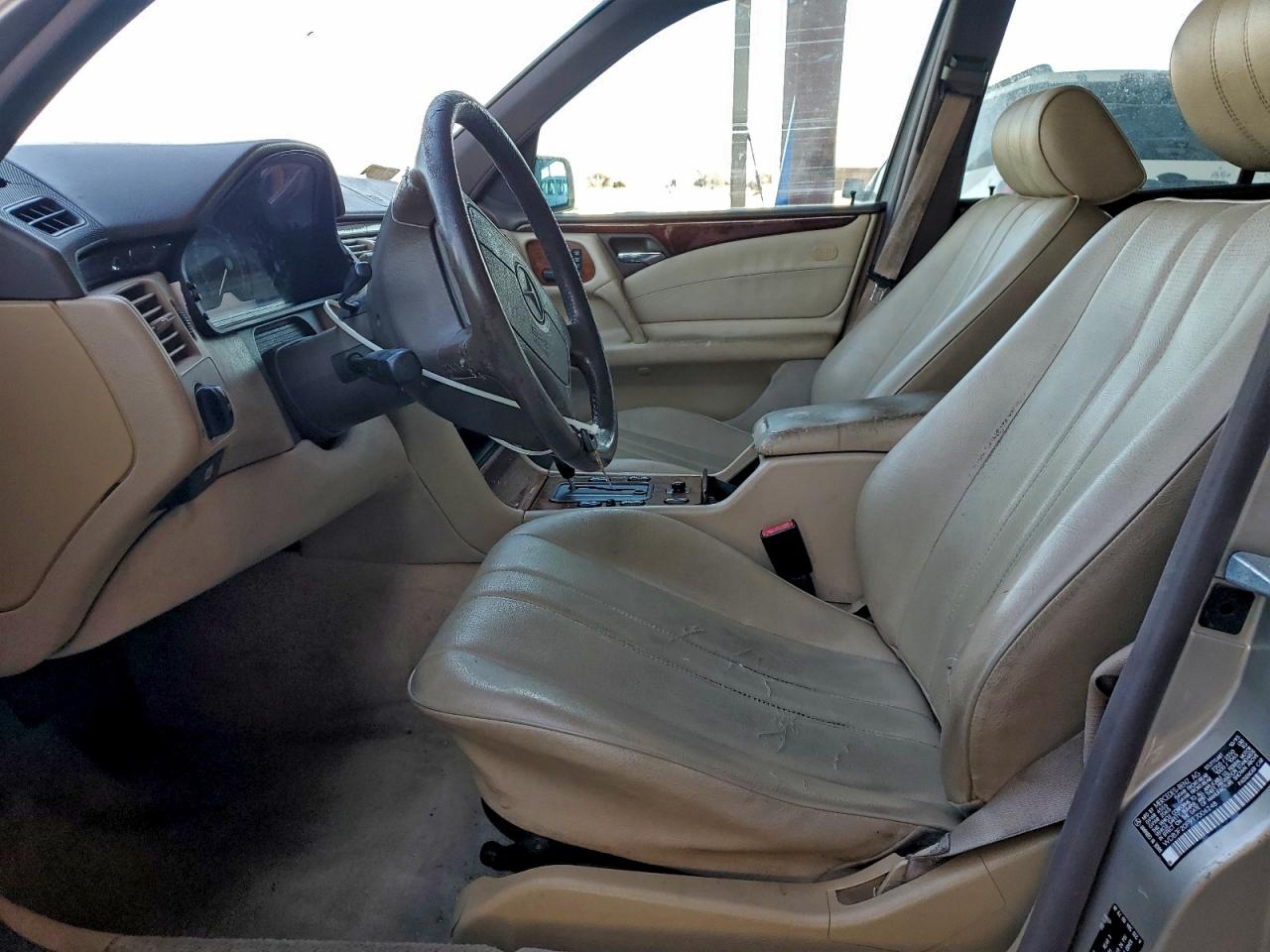 1996 Mercedes-benz E 300d Gold vin: WDBJF20F9TJ006248