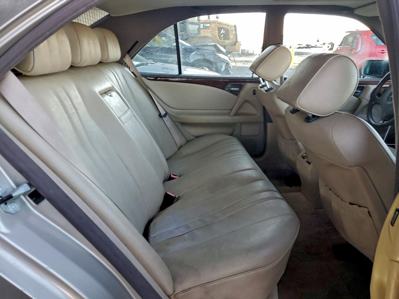 1996 Mercedes-benz E 300d Gold vin: WDBJF20F9TJ006248