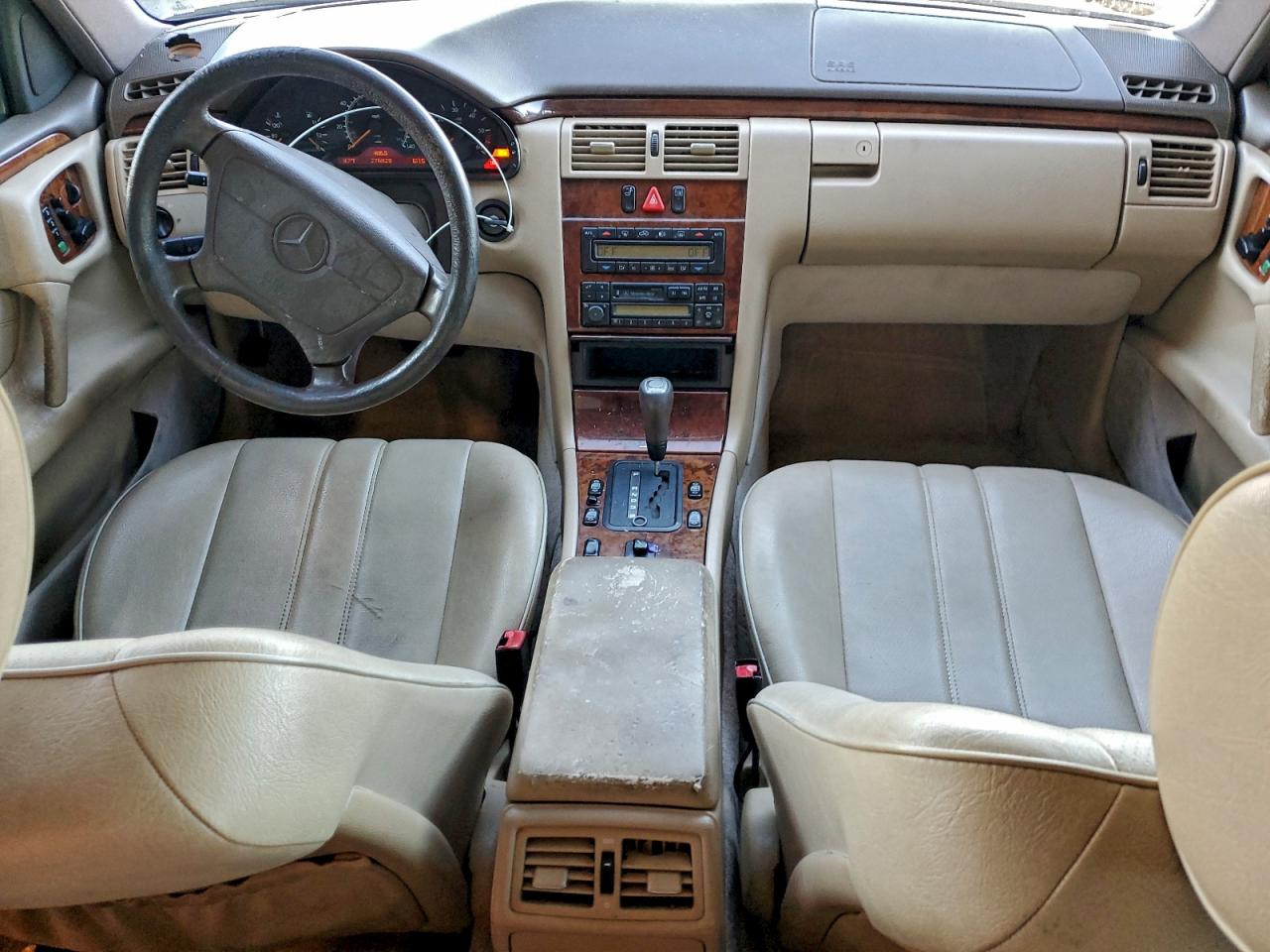 1996 Mercedes-benz E 300d Gold vin: WDBJF20F9TJ006248