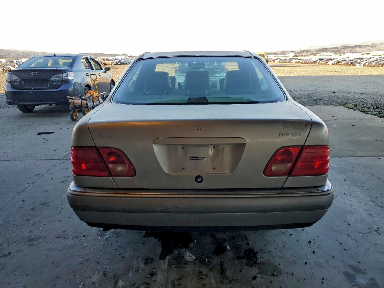 1996 Mercedes-benz E 300d Gold vin: WDBJF20F9TJ006248