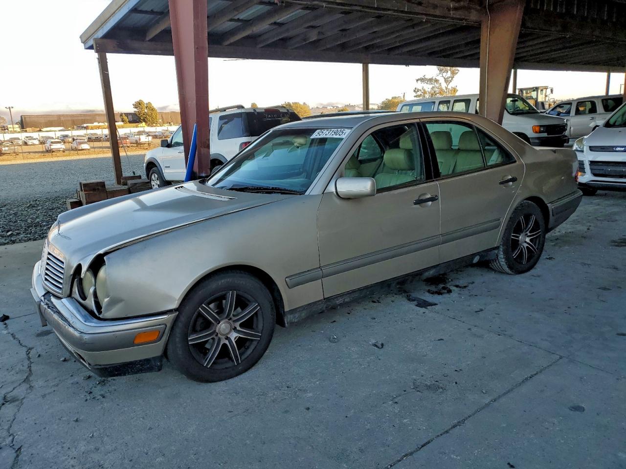 1996 Mercedes-benz E 300d Gold vin: WDBJF20F9TJ006248