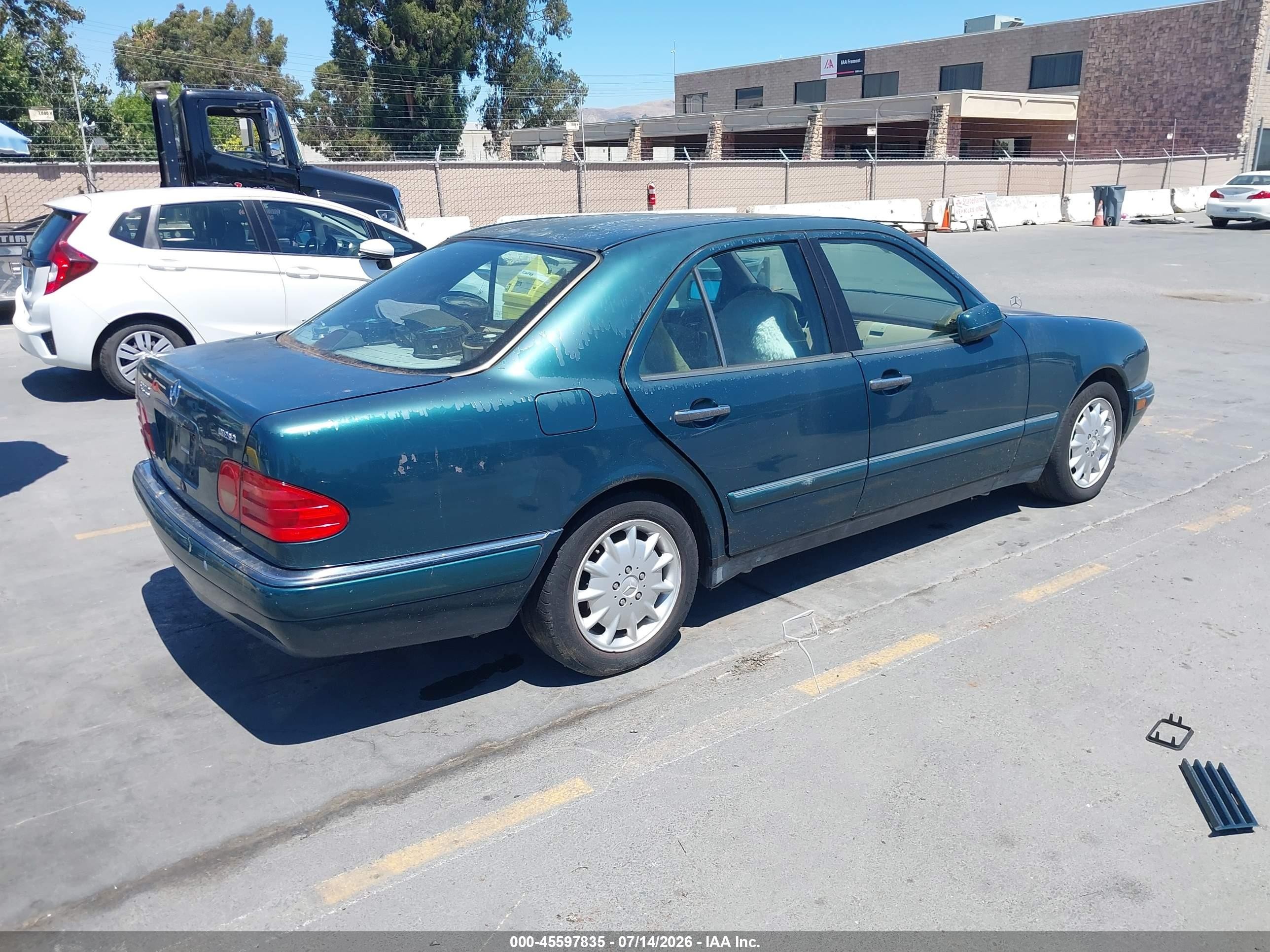 1996 Mercedes-benz E 300d Green vin: WDBJF20FXTJ023429