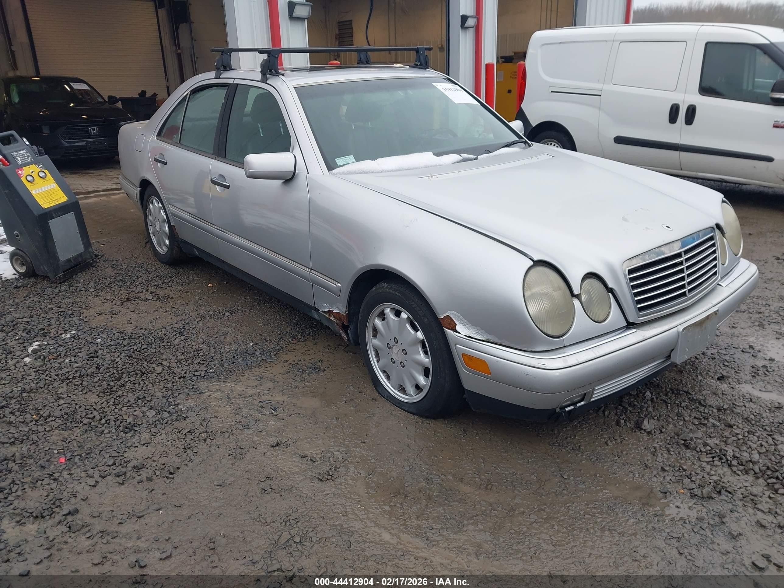1996 Mercedes-benz E 300d Silver vin: WDBJF20FXTJ023902