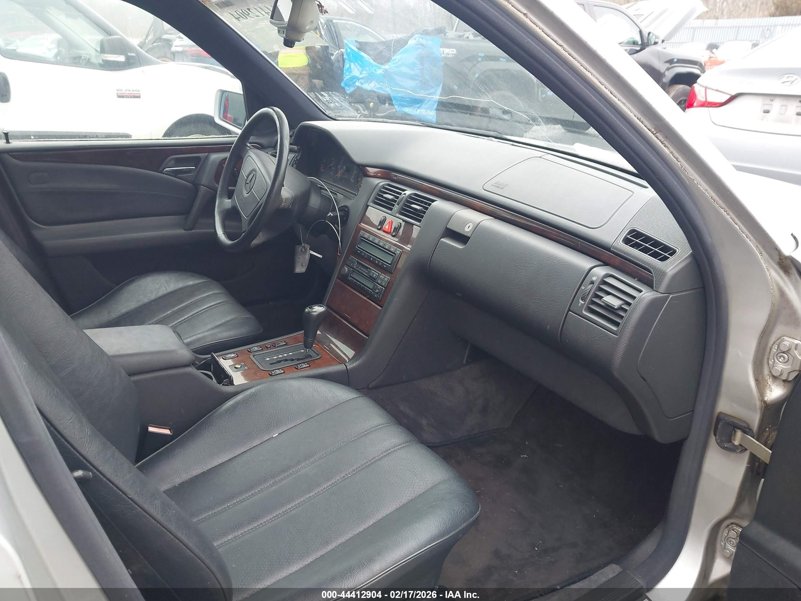 1996 Mercedes-benz E 300d Silver vin: WDBJF20FXTJ023902